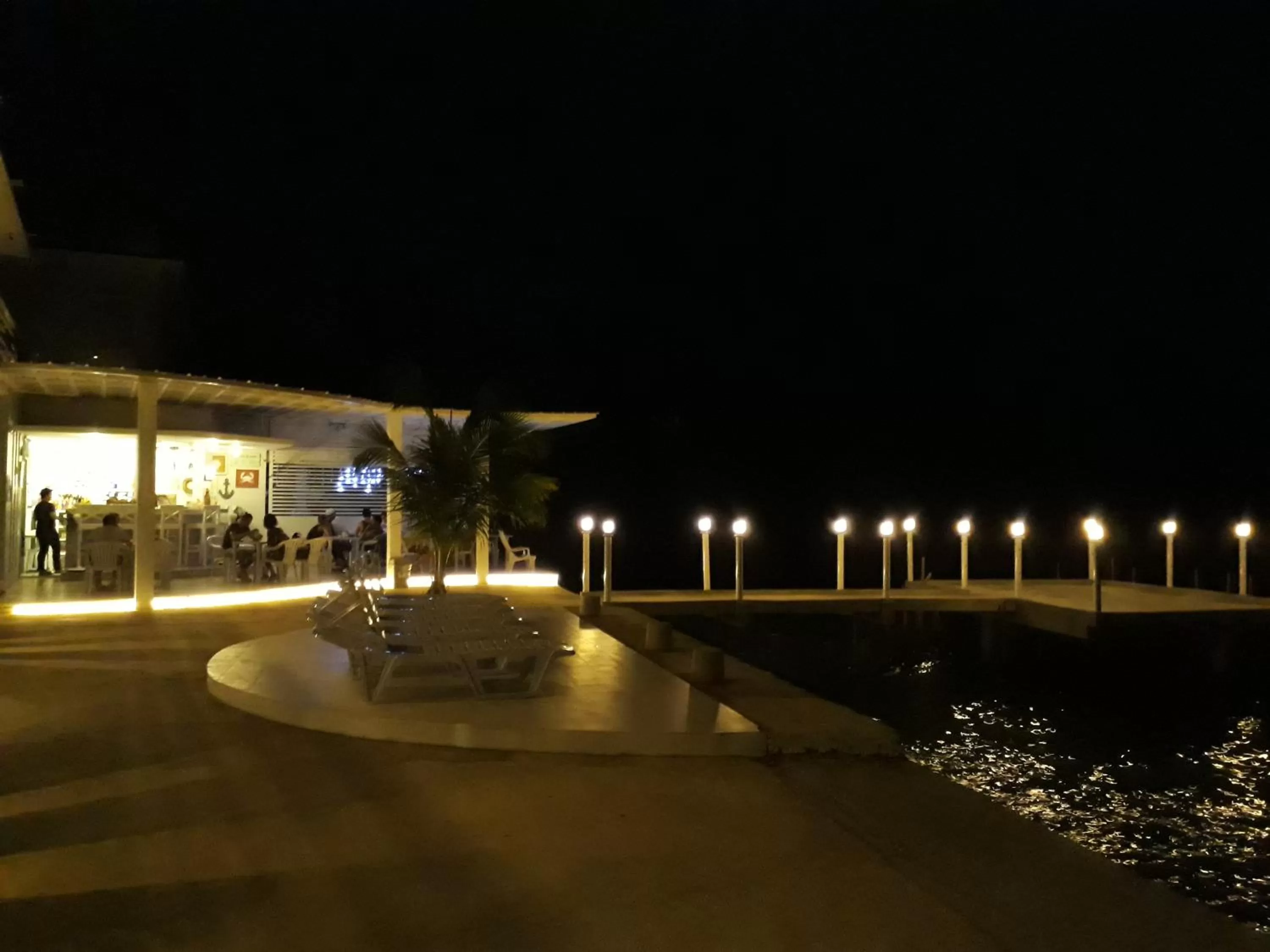 Restaurant/places to eat in Down South 118 Beach Resort