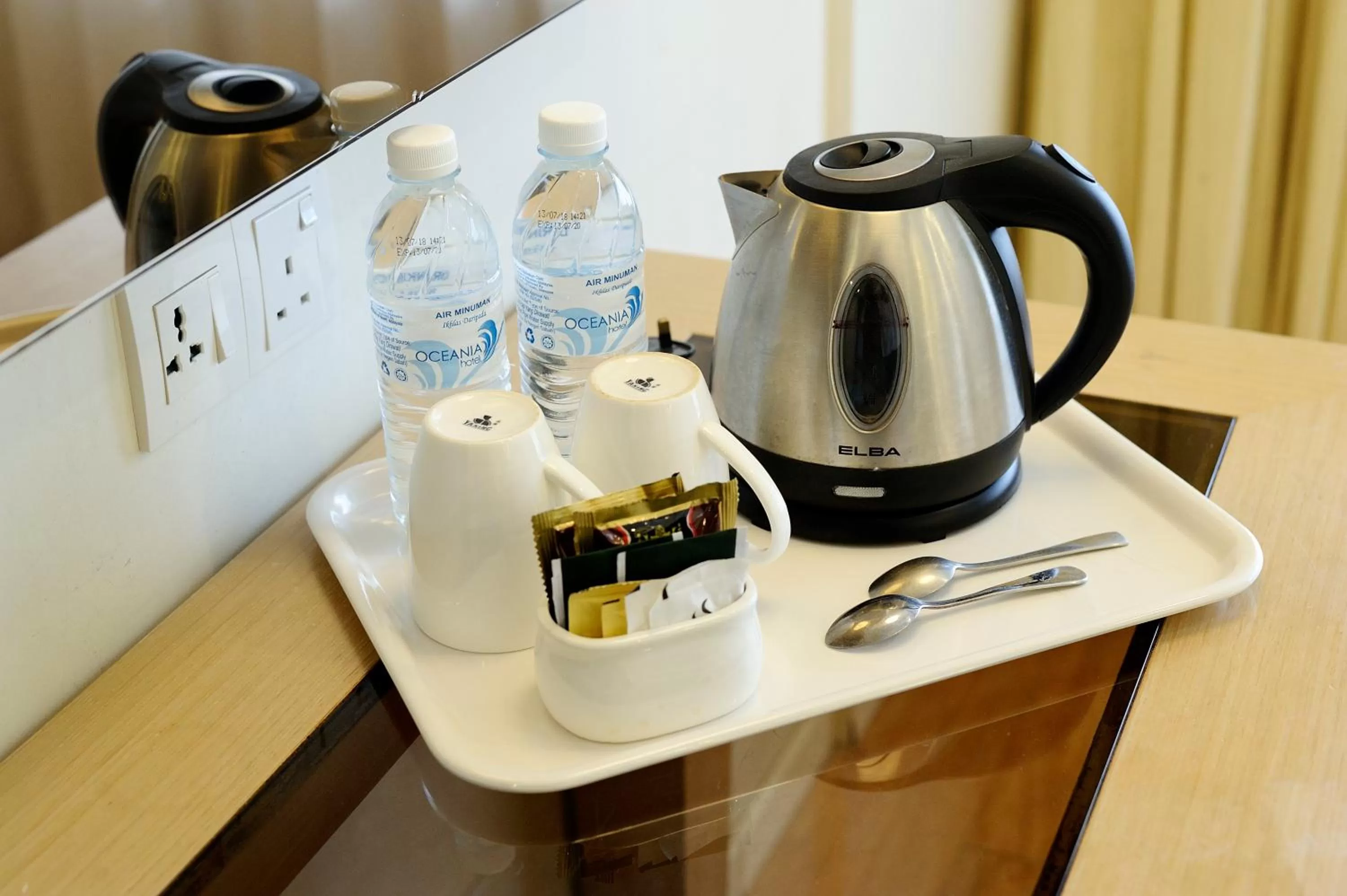 Coffee/tea facilities in Oceania Hotel