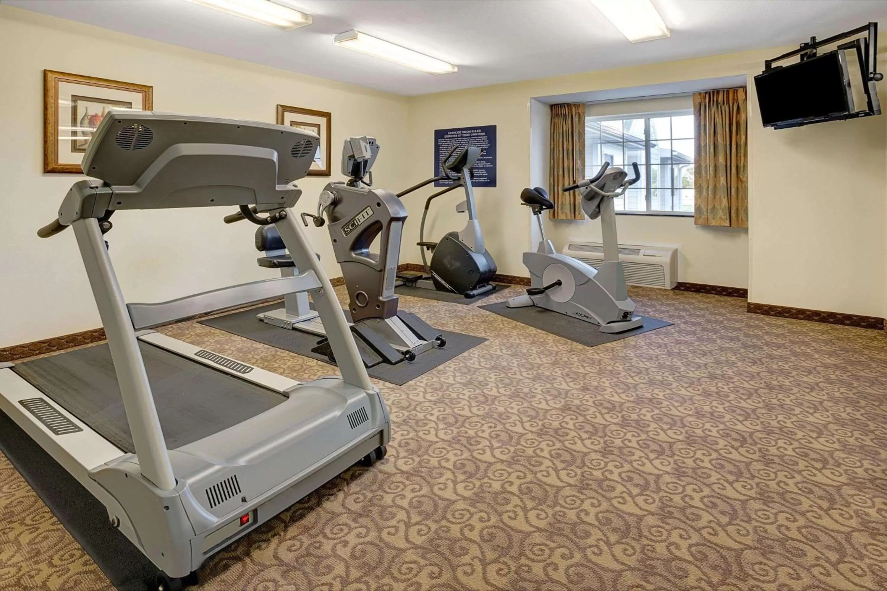 Fitness centre/facilities in Microtel Inn & Suites by Wyndham Indianapolis Airport