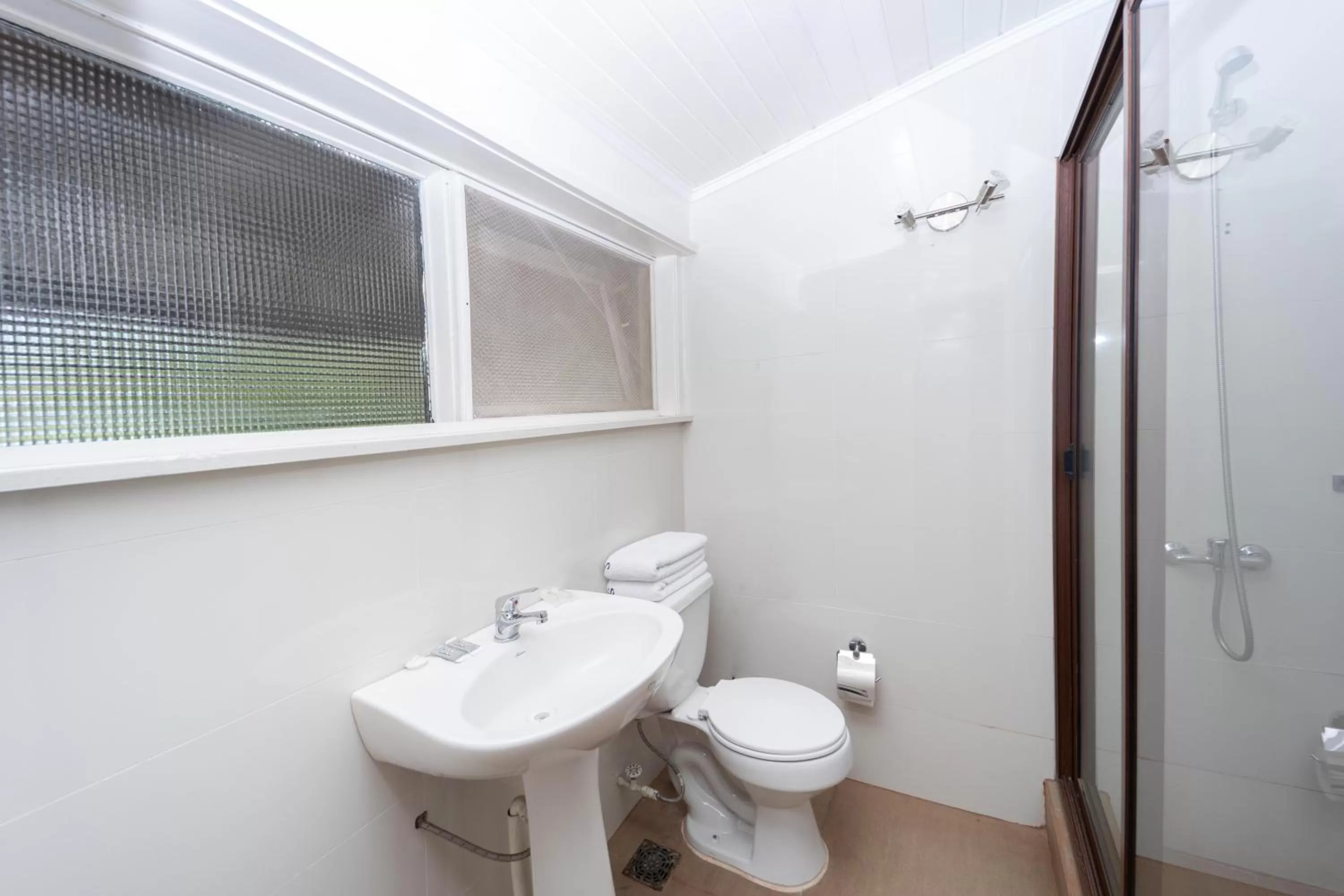 Bathroom in Hotel Salto Del Laja