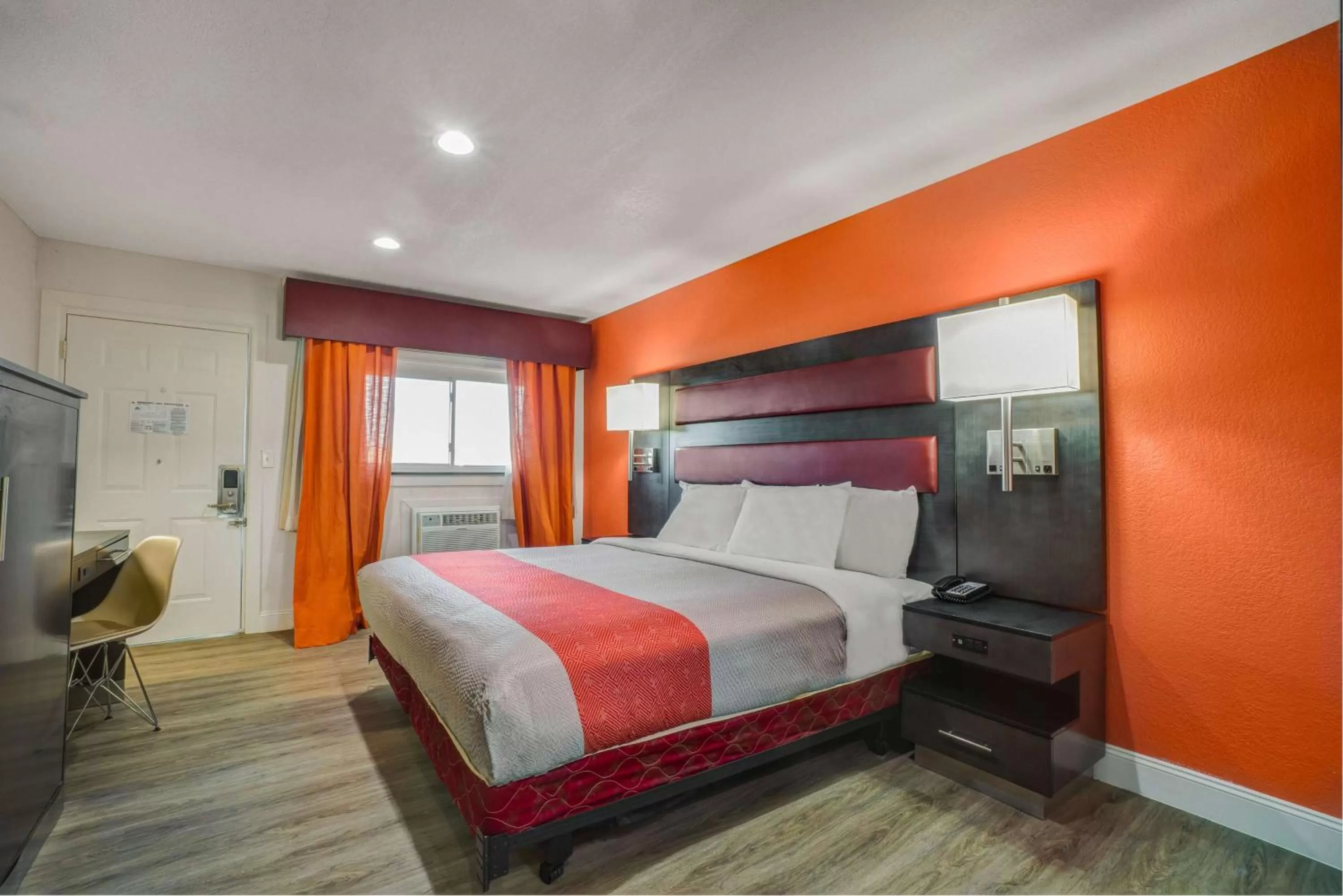 Photo of the whole room, Bed in Motel 6 Bellville, OH