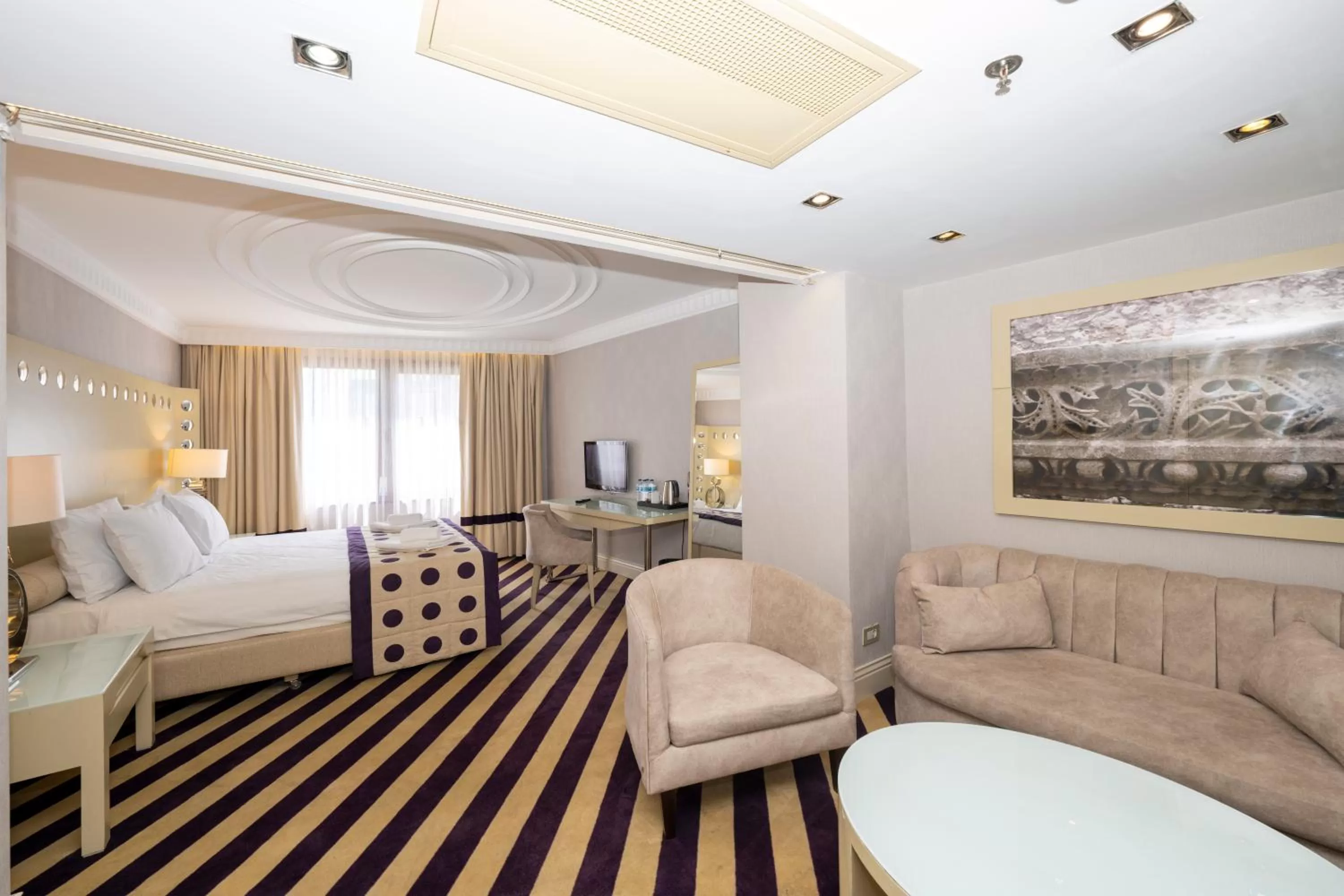 Bed in Taxim Hill Hotel