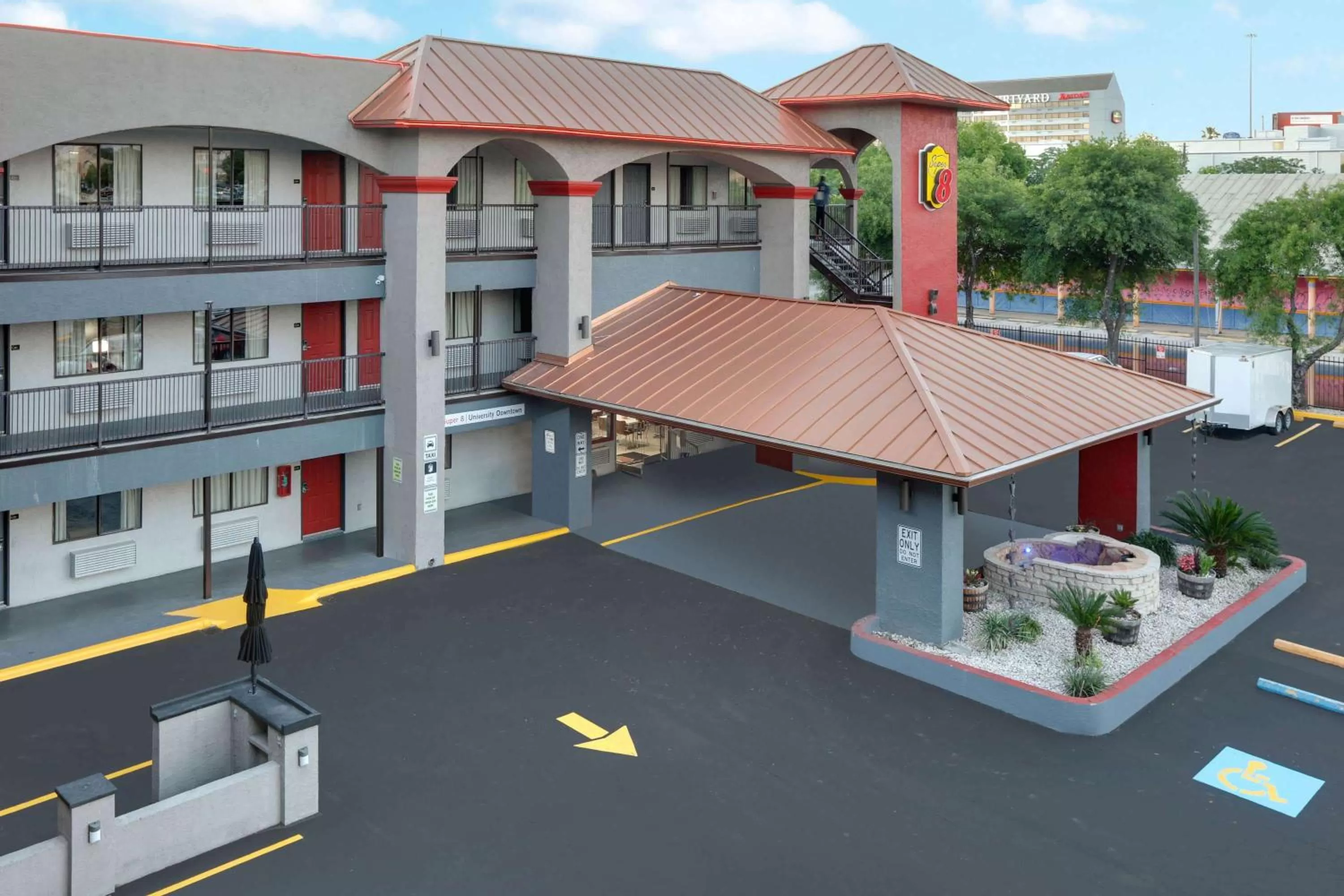 Property building in Super 8 by Wyndham Austin University/Downtown Area