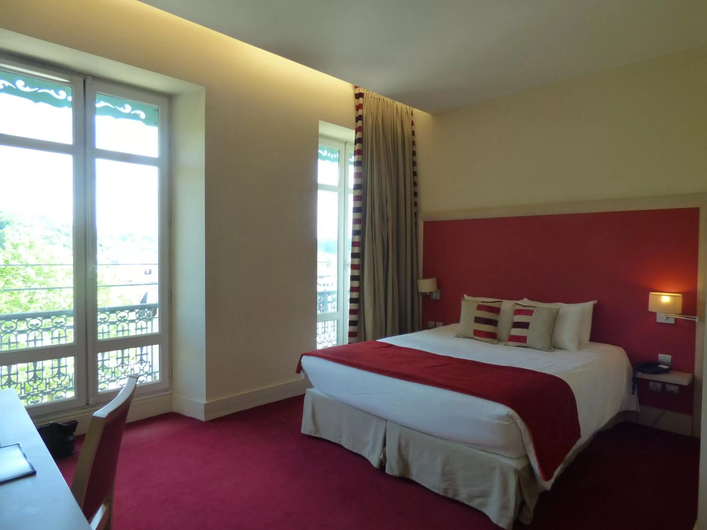 Bed in Hôtel du Parc