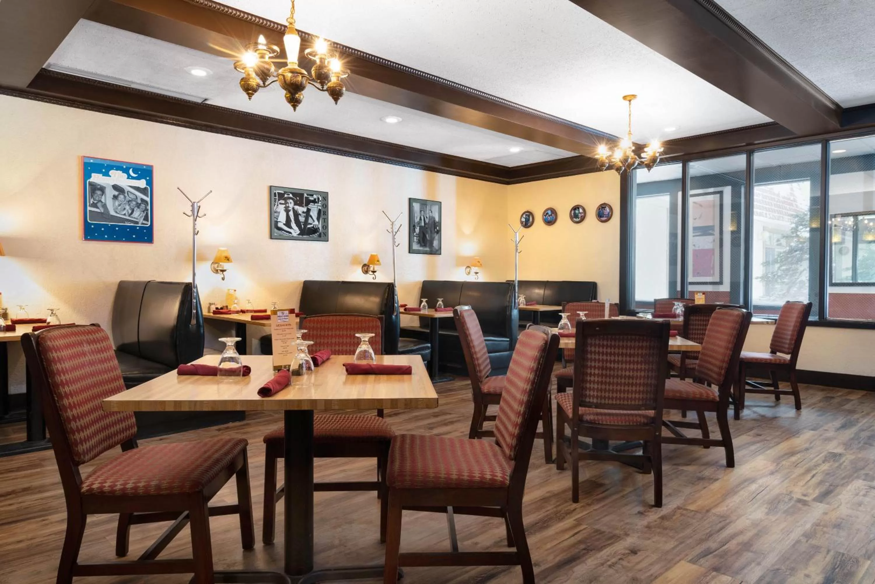 Restaurant/places to eat in Ramada by Wyndham Albert Lea