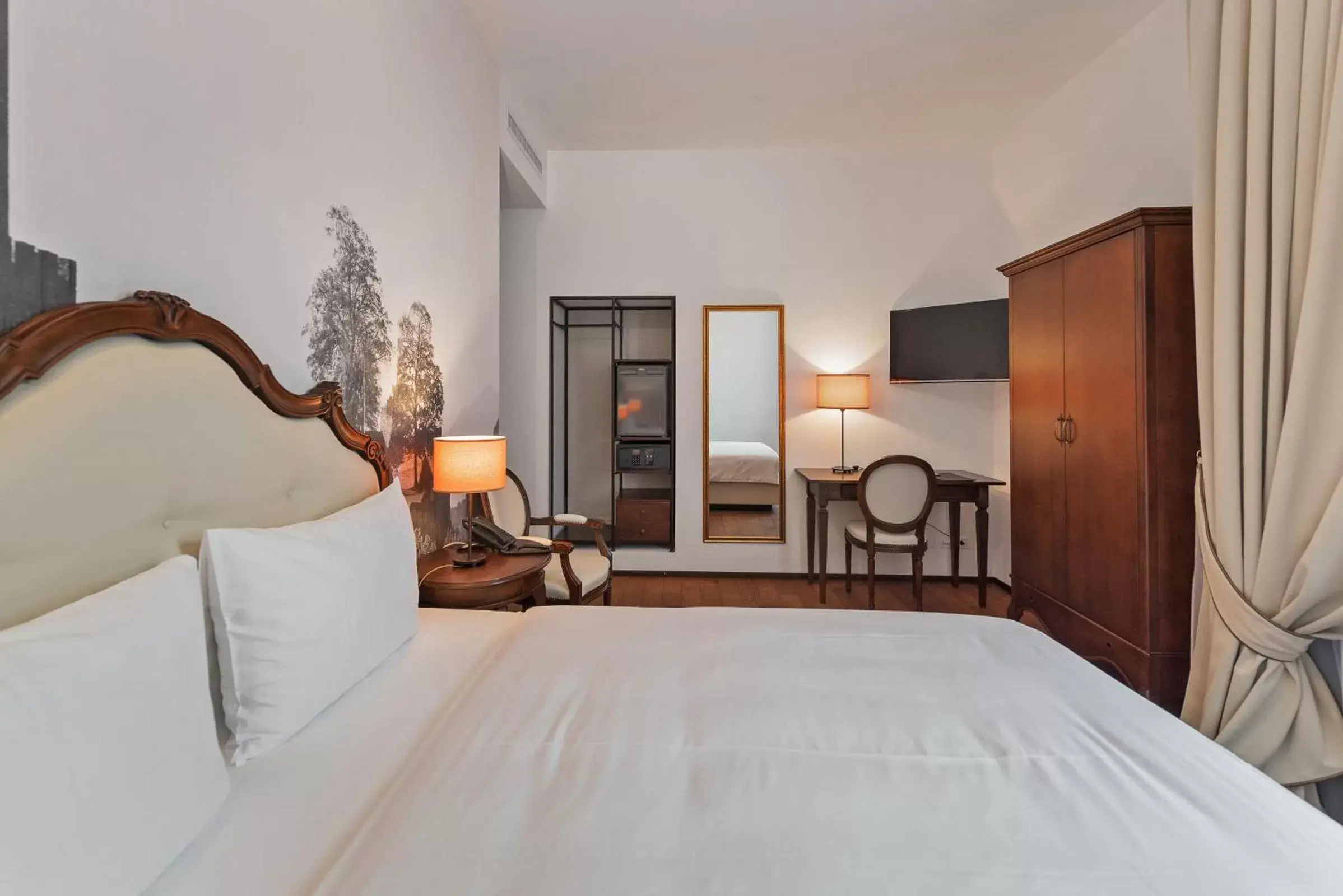 Queen Room - single occupancy in Boutique & Business Hotel La Tureta Queen Room - single occupancy in Boutique & Business Hotel La Tureta