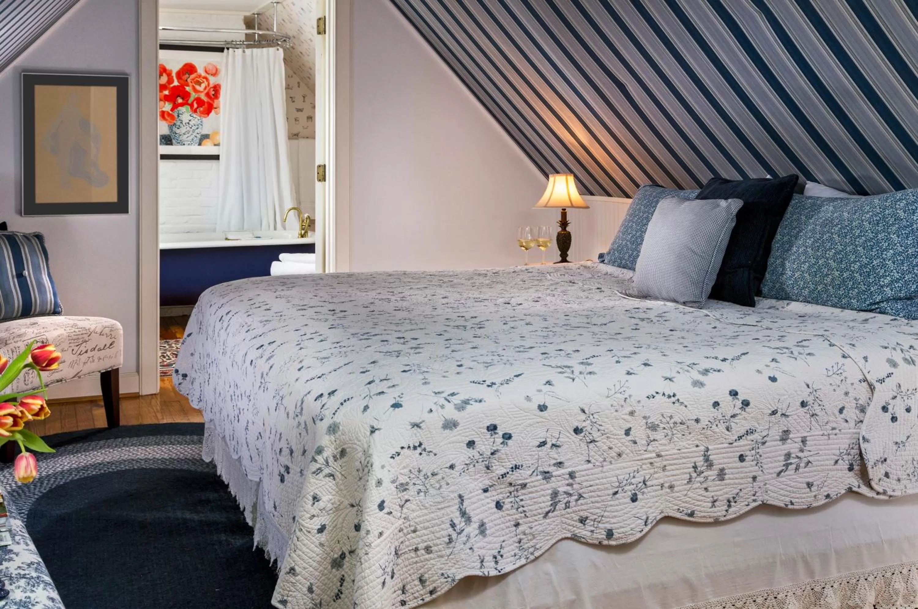 Bed in Inn at Huntingfield Creek