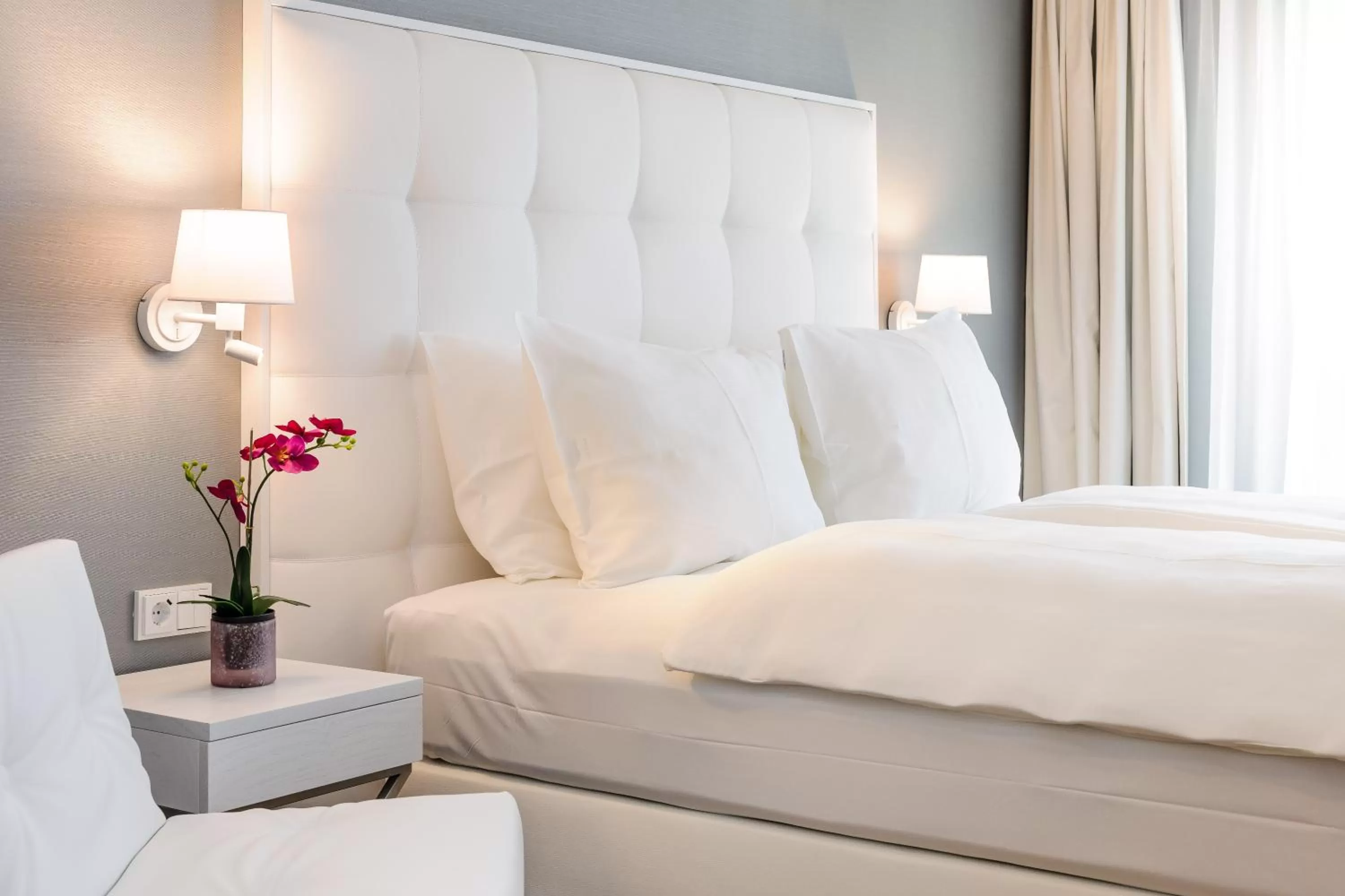 Photo of the whole room, Bed in Mercure Hotel Raphael Wien