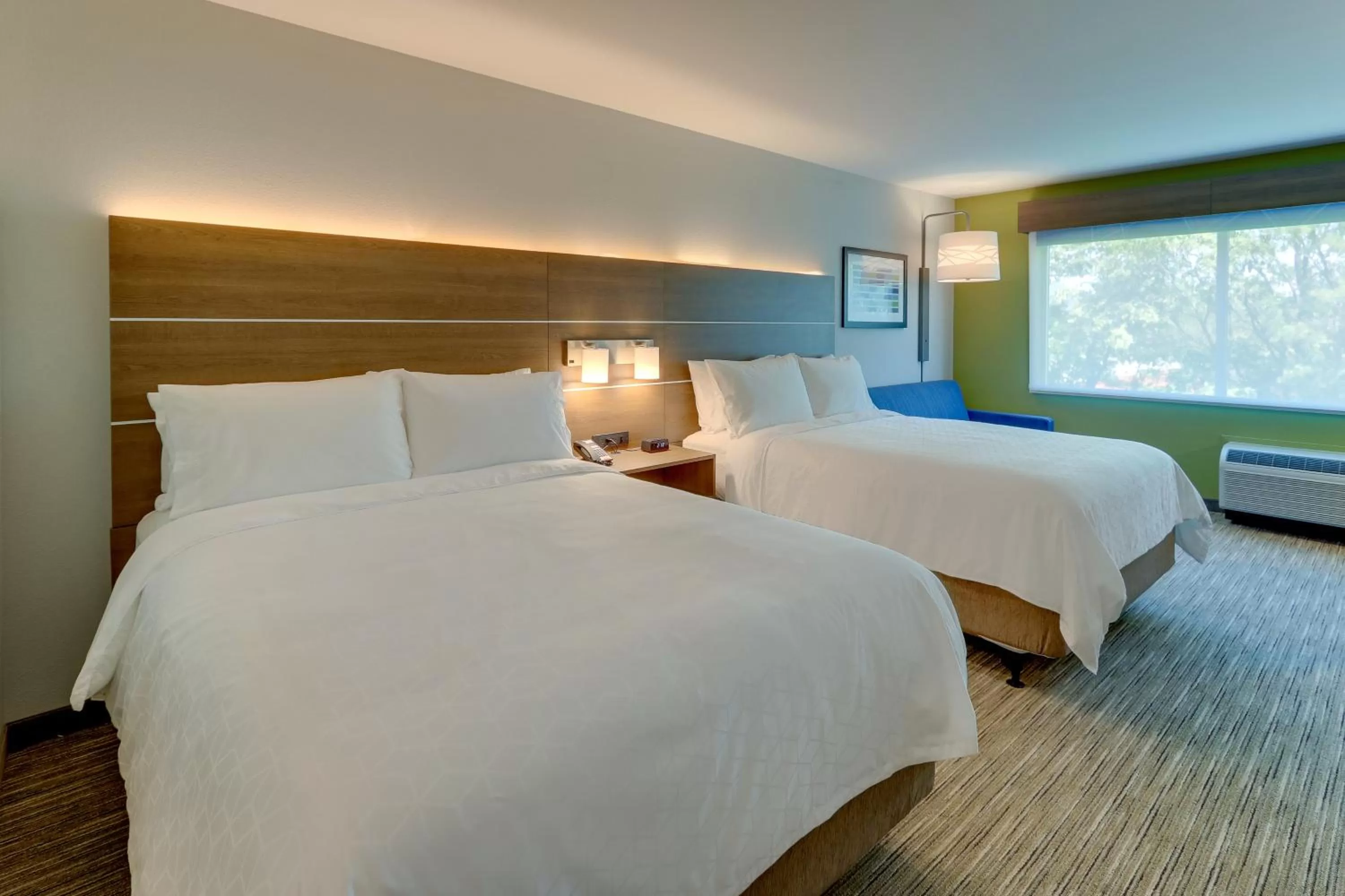 Bed in Holiday Inn Express & Suites - Roanoke – Civic Center