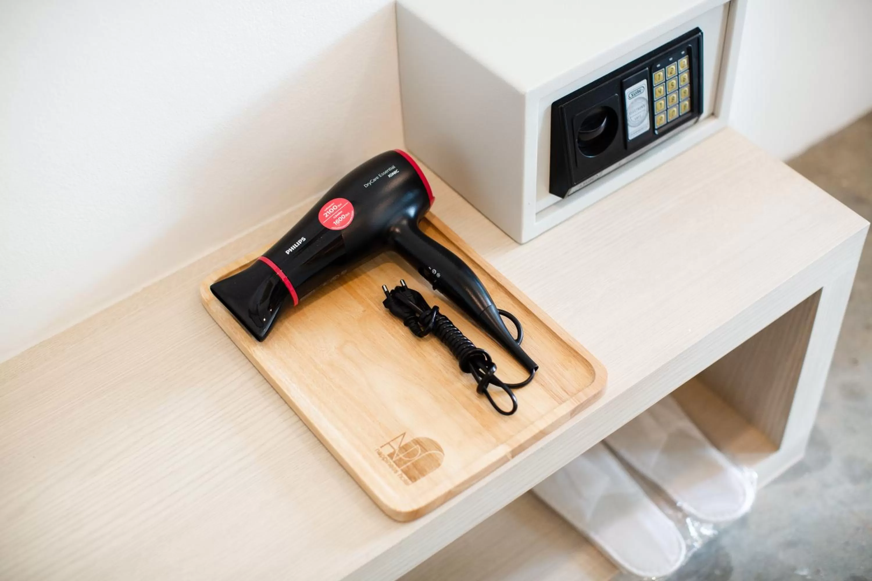 hair dryier in Nappiness Hotel