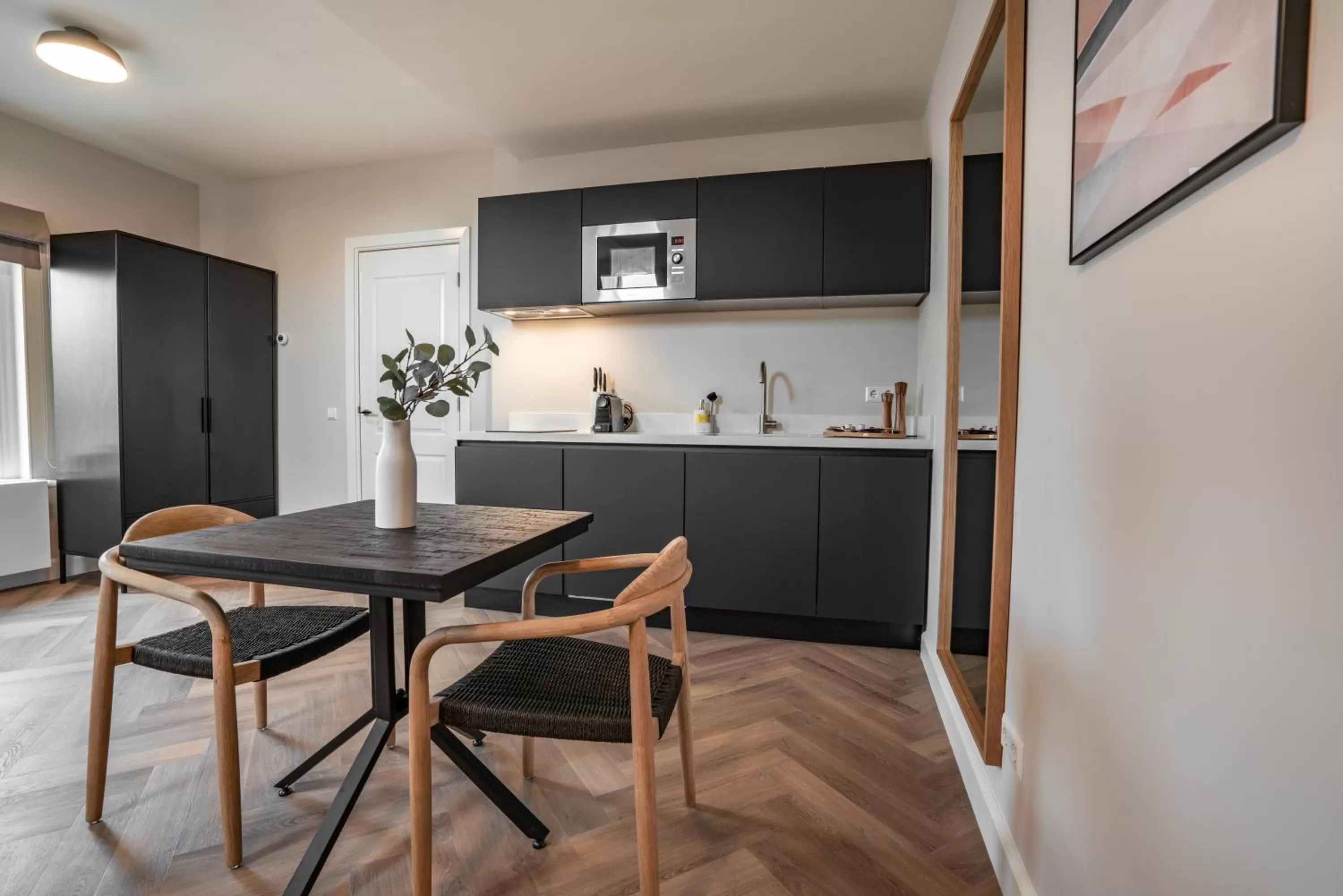 Kitchen or kitchenette in Limehome The Hague Keizerstraat