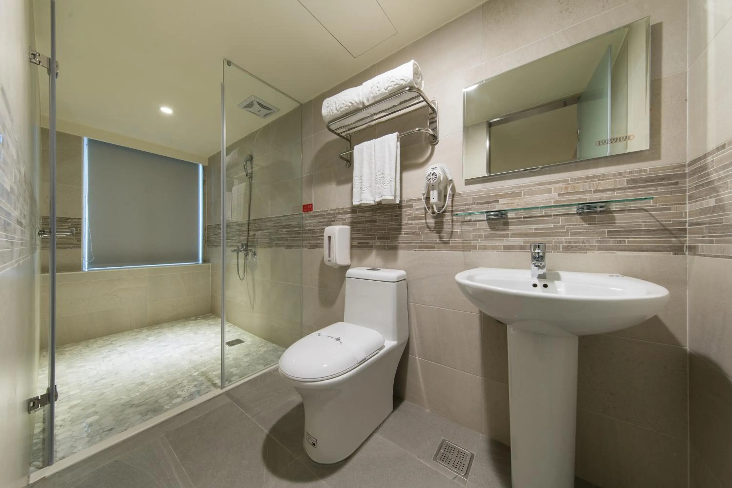 Shower in XinsheHotel - Chungli