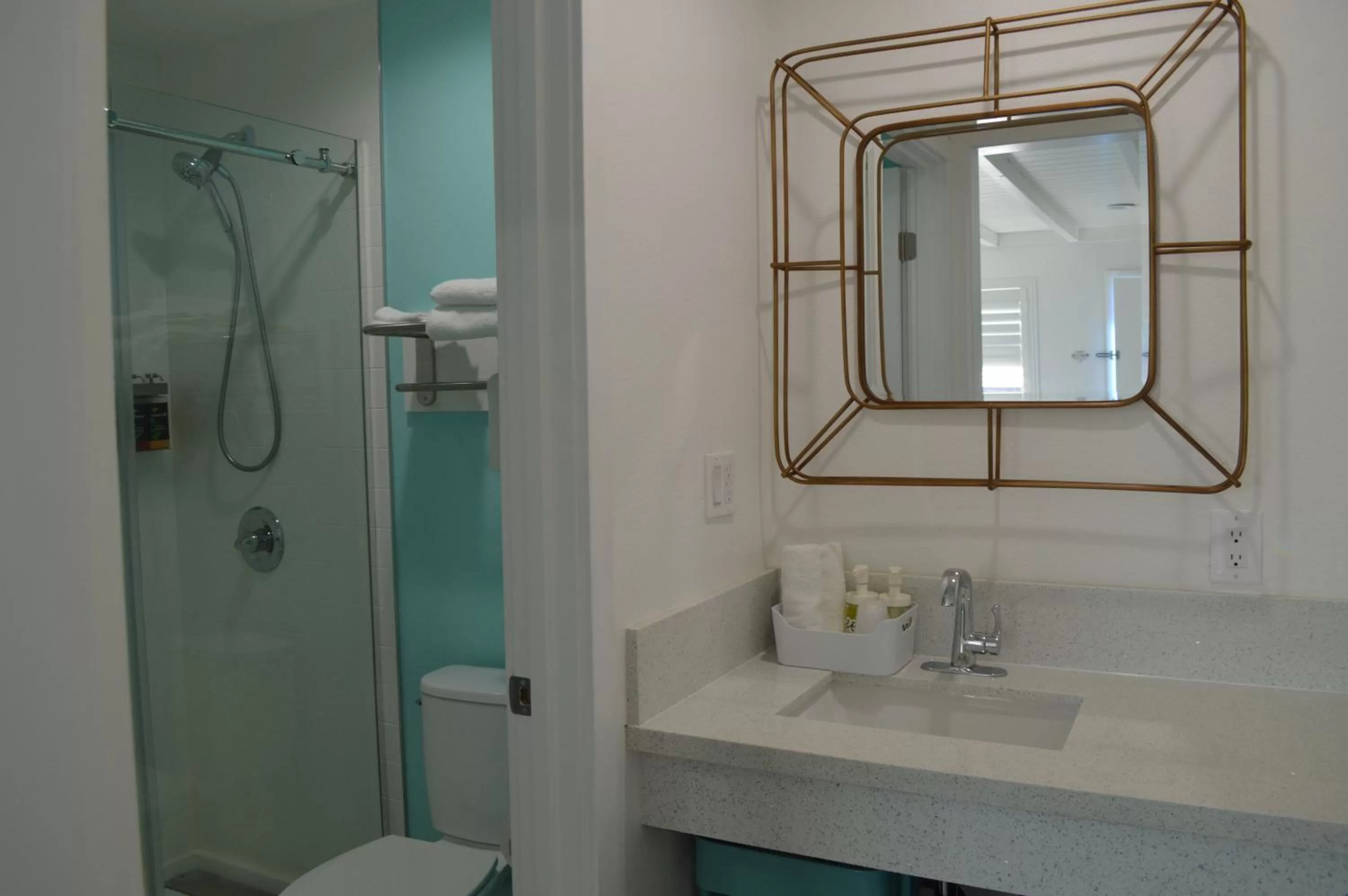 Shower in Calafia Inn San Clemente Newly renovated