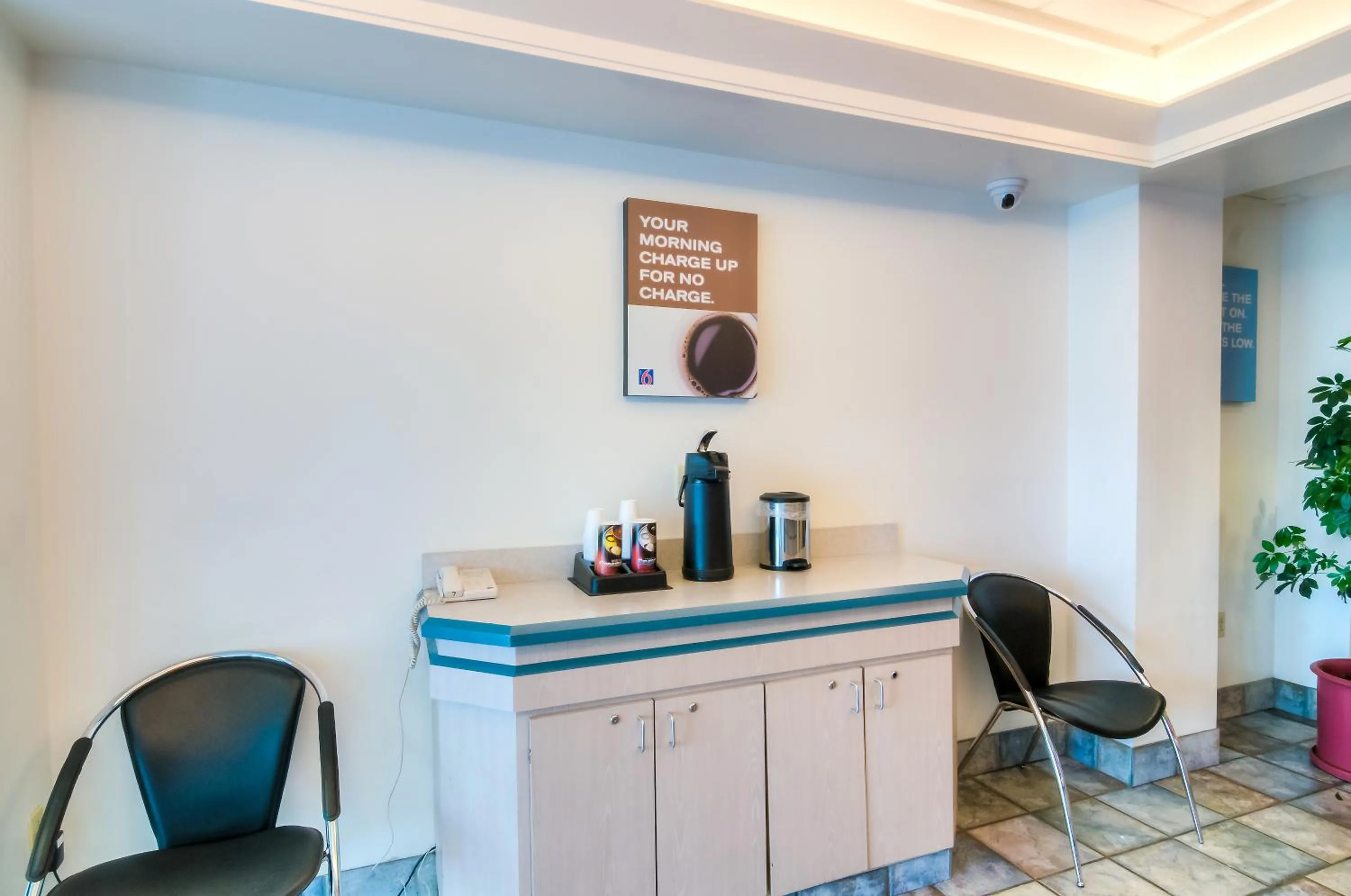 Coffee/tea facilities in Motel 6-Joliet, IL - Chicago - I-55