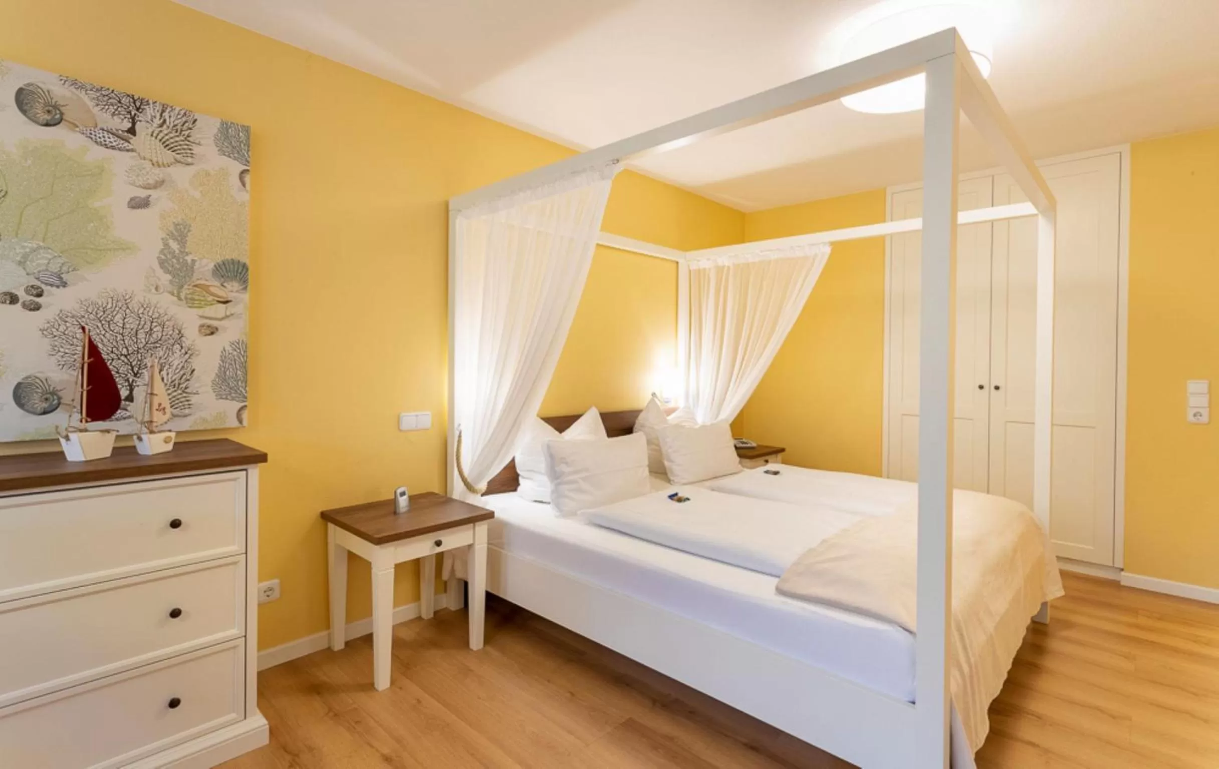 Photo of the whole room, Bed in Hotel Landhaus Ellerbrock