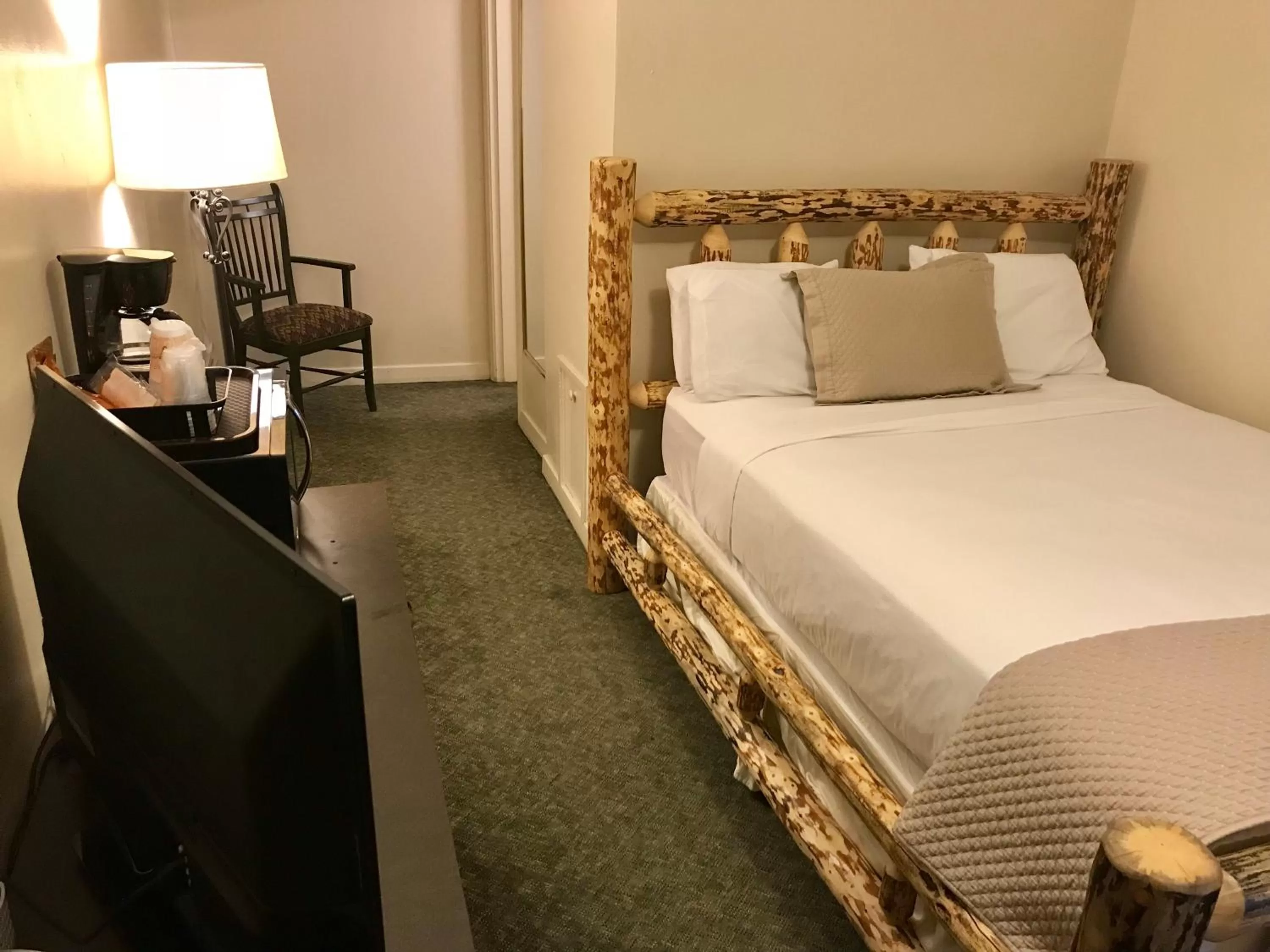 Bed in Colter's Lodge