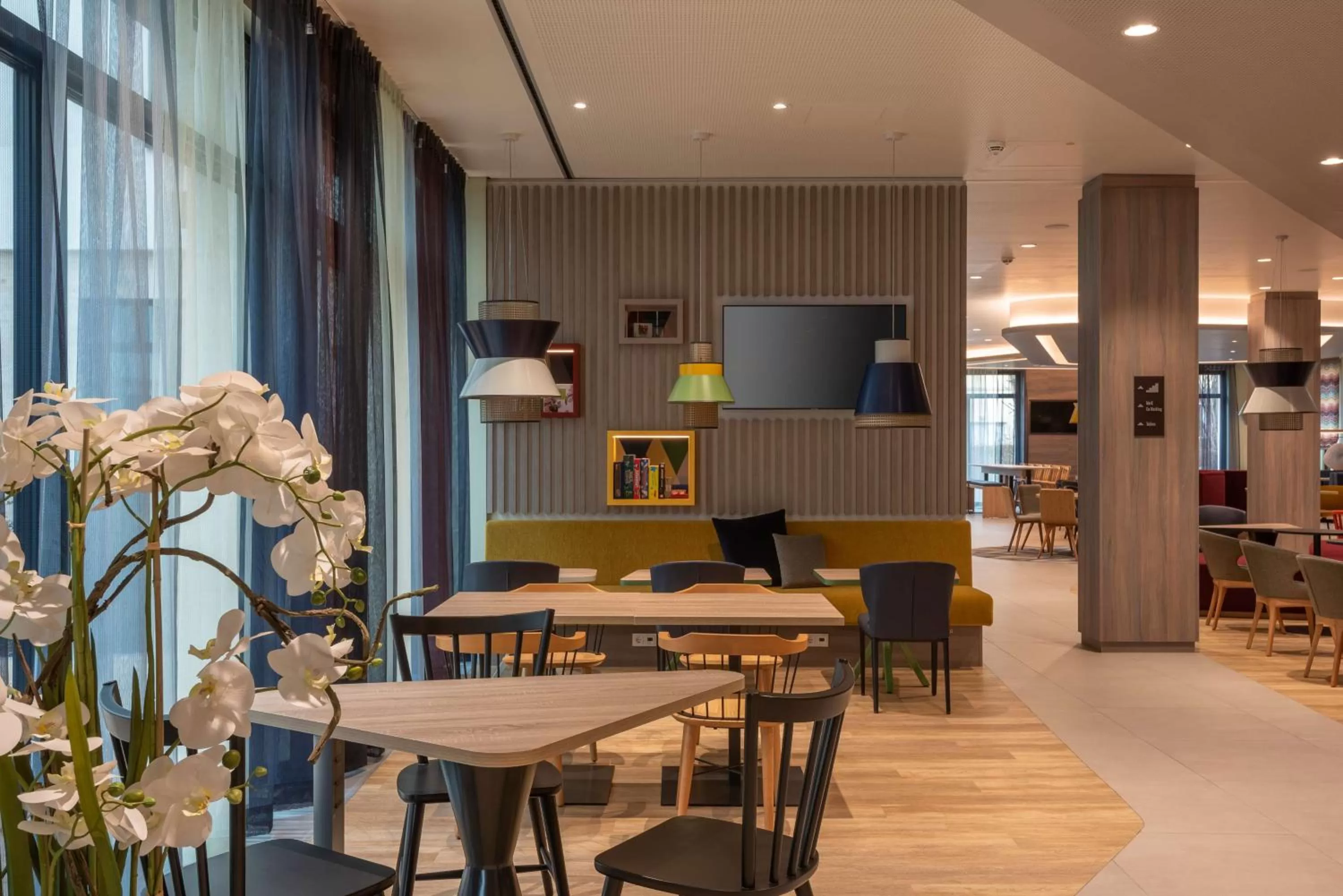 Lobby or reception in Hampton By Hilton Munich City North