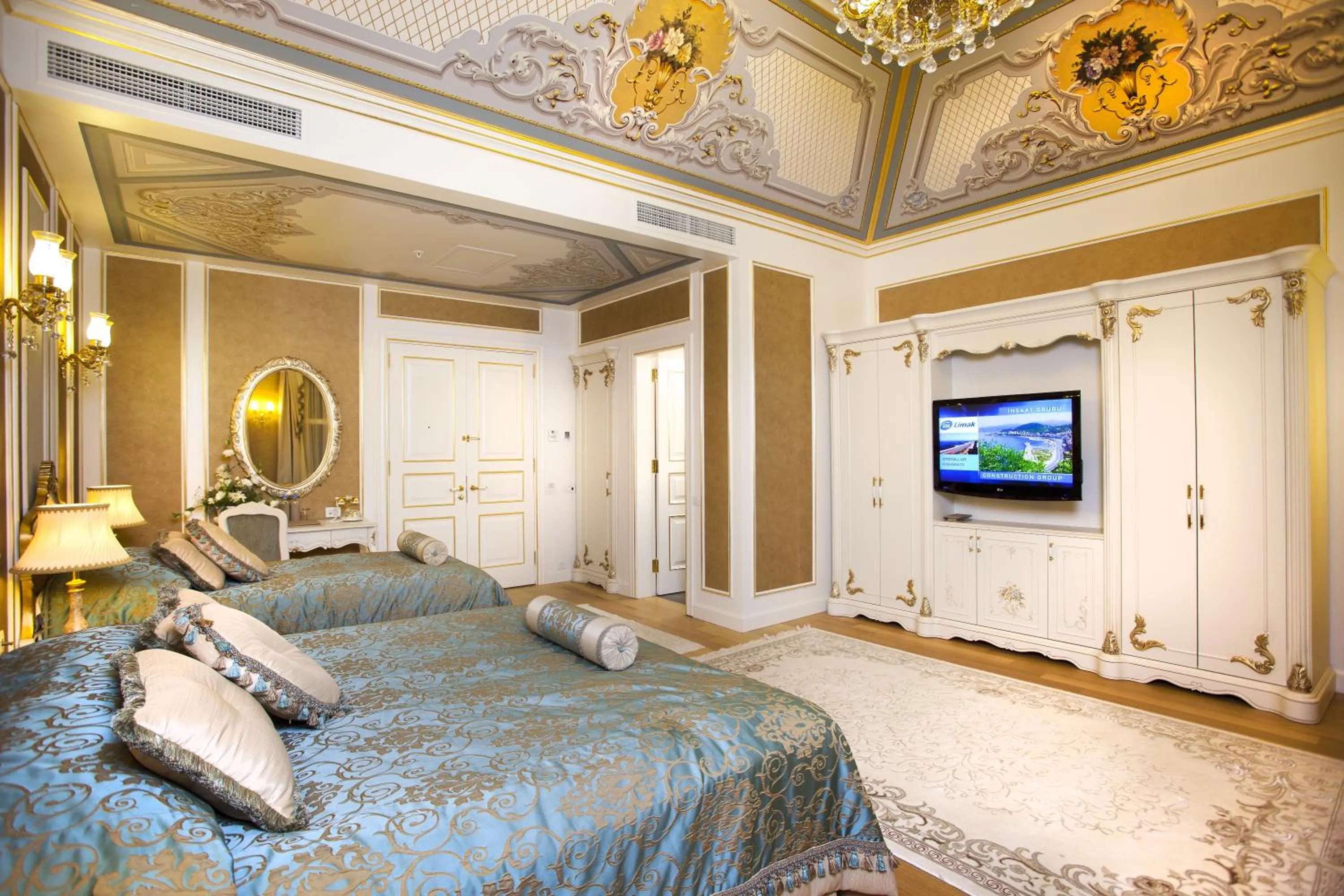 Photo of the whole room, Bed in Limak Yalova Thermal Boutique Hotel