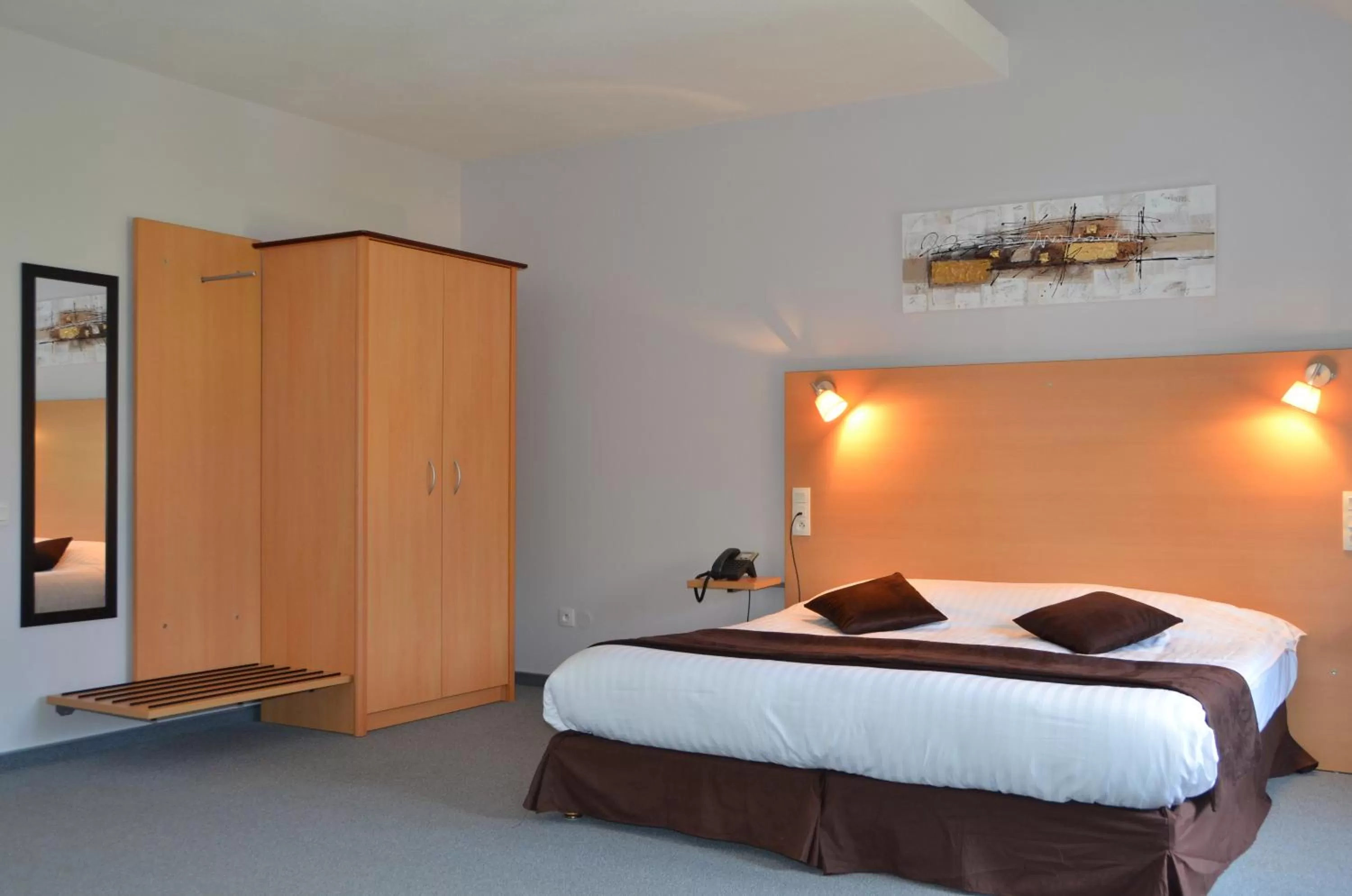 Toilet, Bed in Carré Py' Hôtel