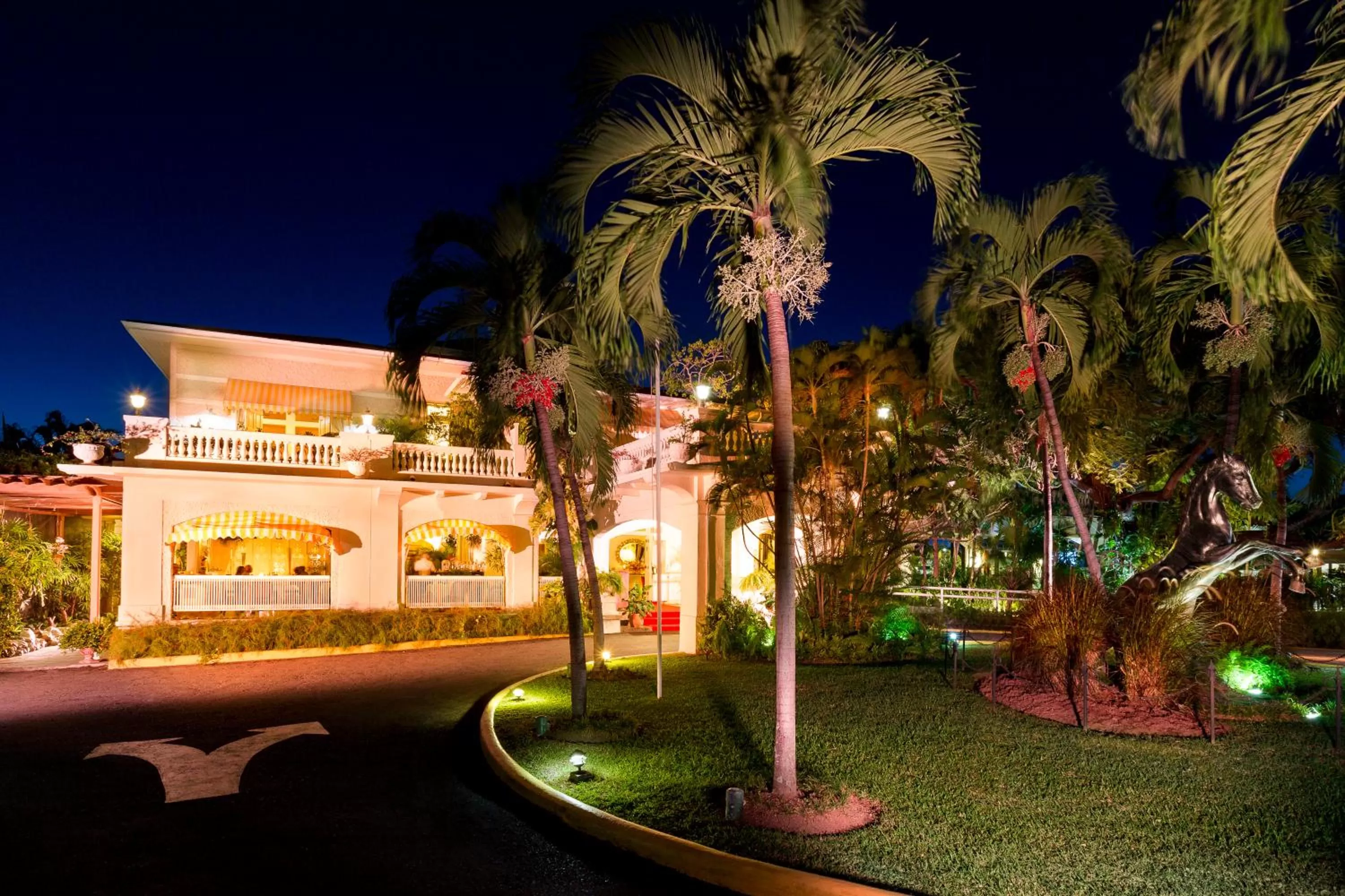 Facade/entrance in Terra Nova, BW Premier Collection