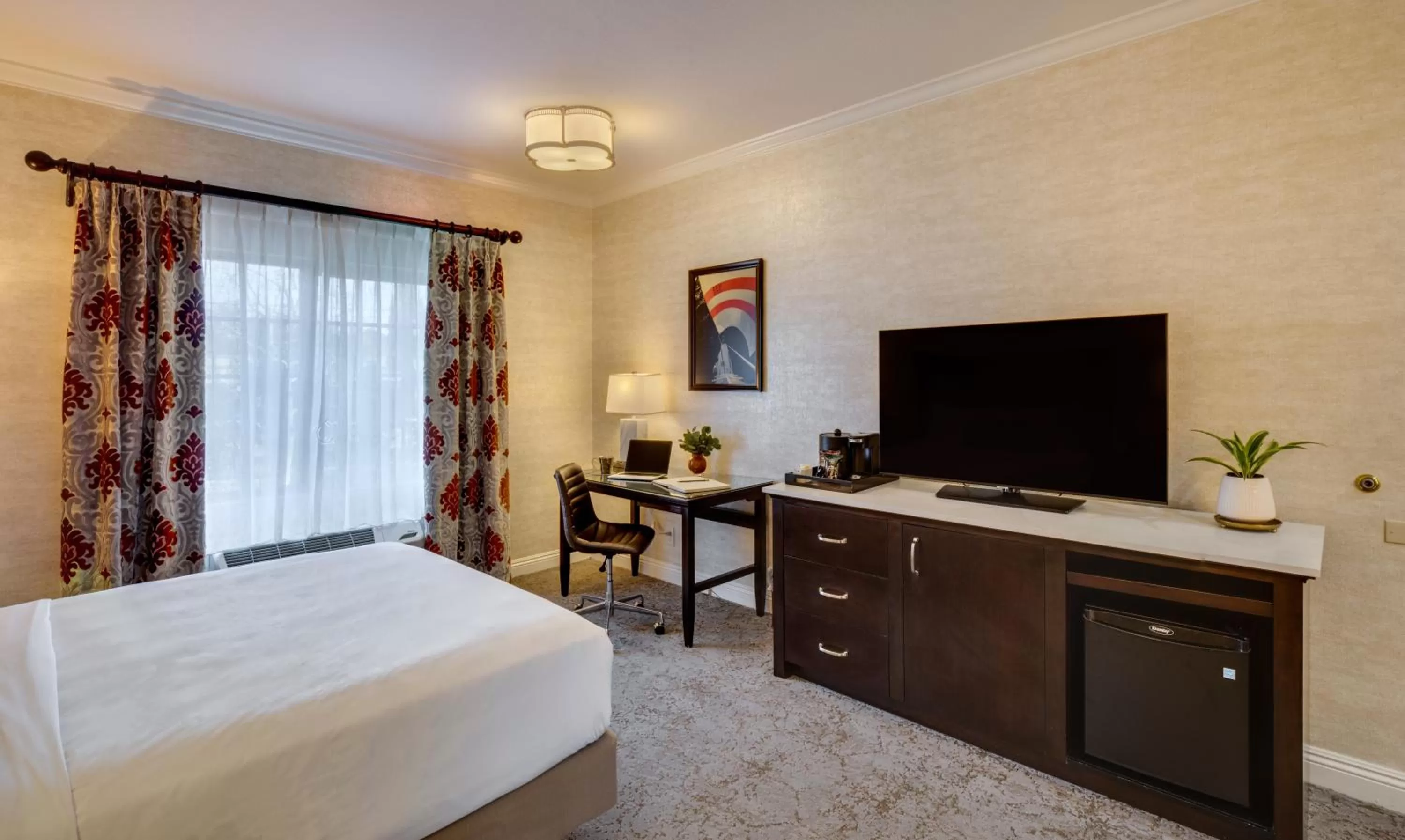 TV and multimedia, Bed in Ayres Hotel Costa Mesa Newport Beach