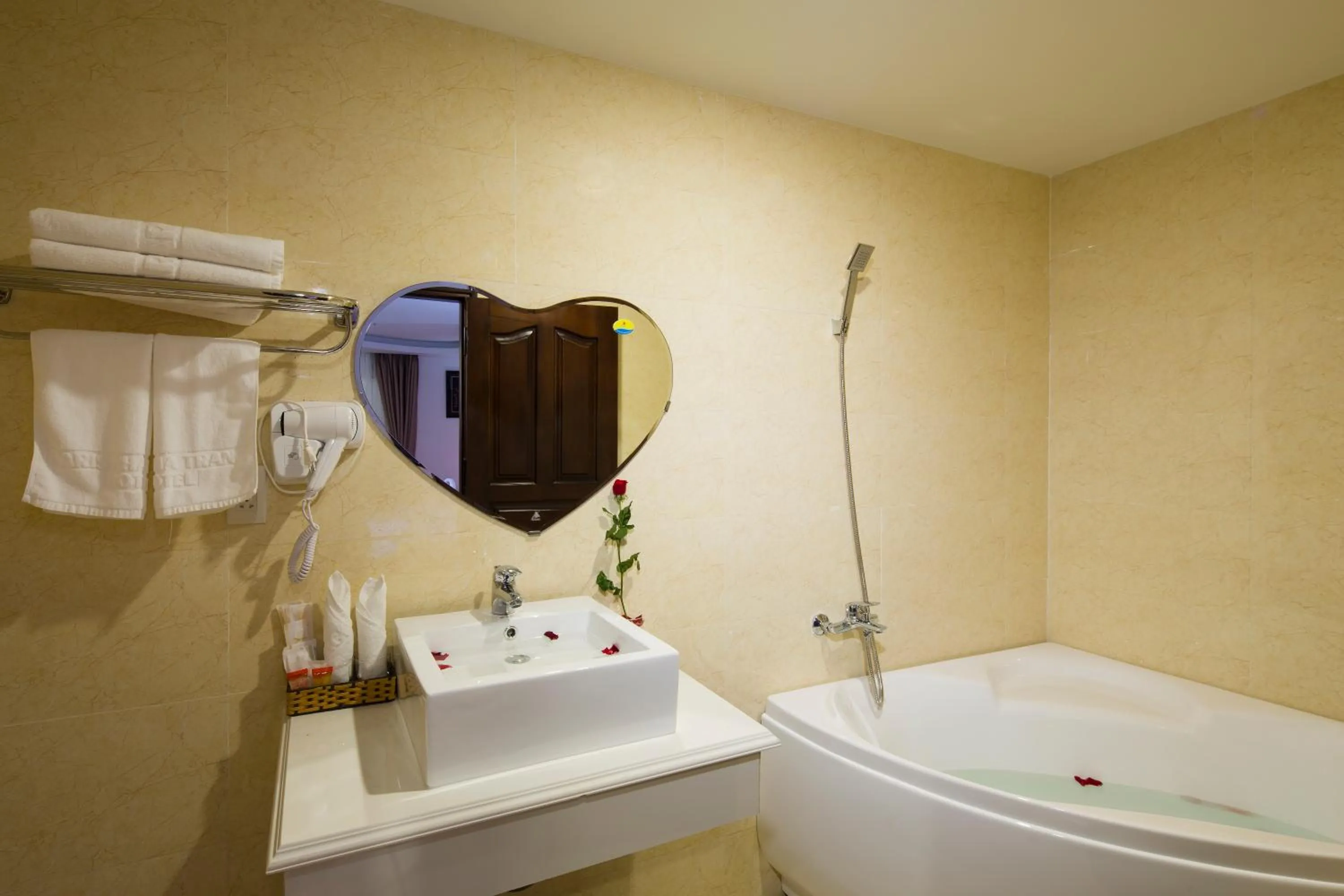 Bathroom in Paris Luxury Hotel & Apartment Nha Trang