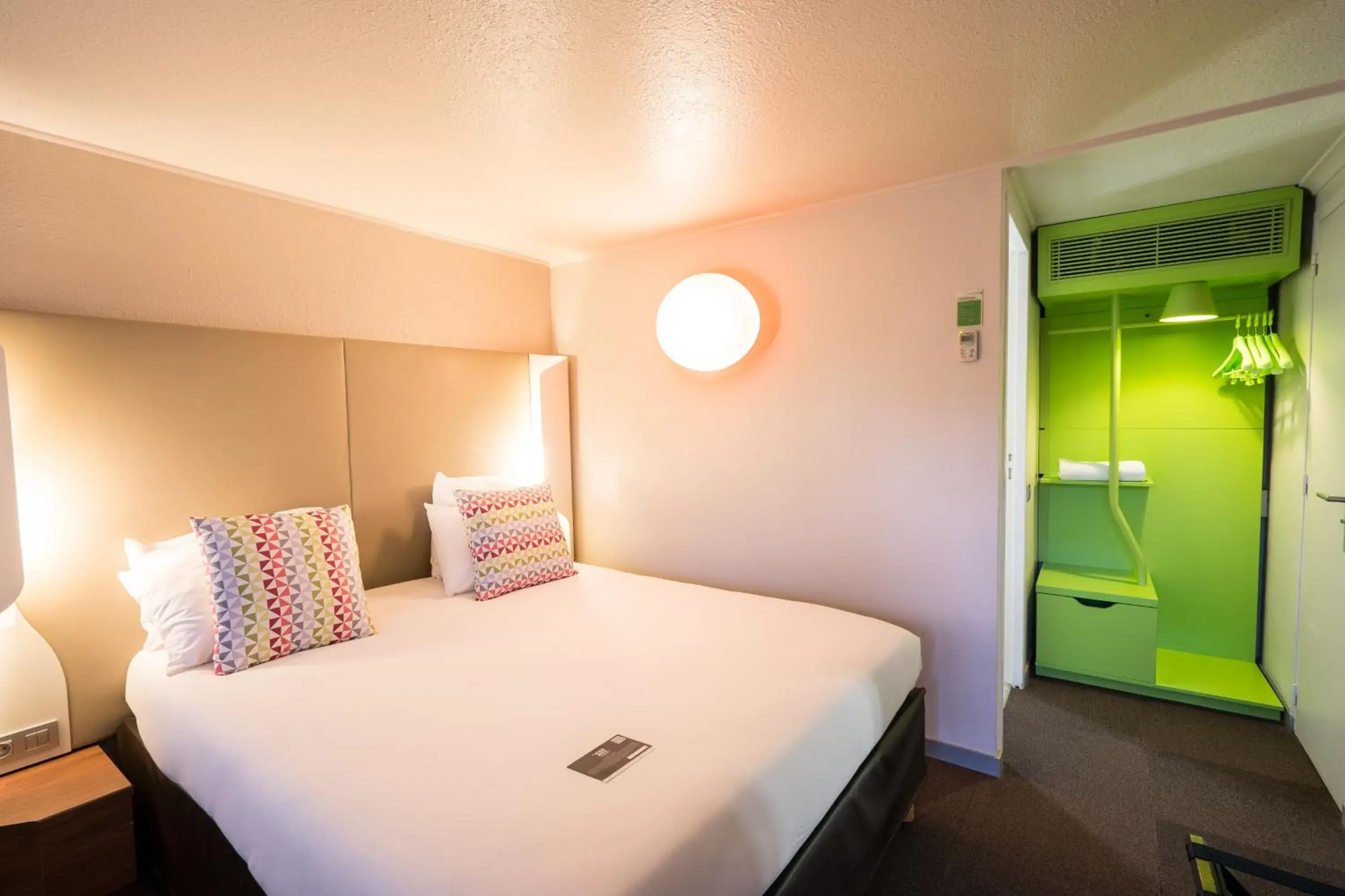 New Generation Double Room in Campanile Montesson - Le Vésinet New Generation Double Room in Campanile Montesson - Le Vésinet