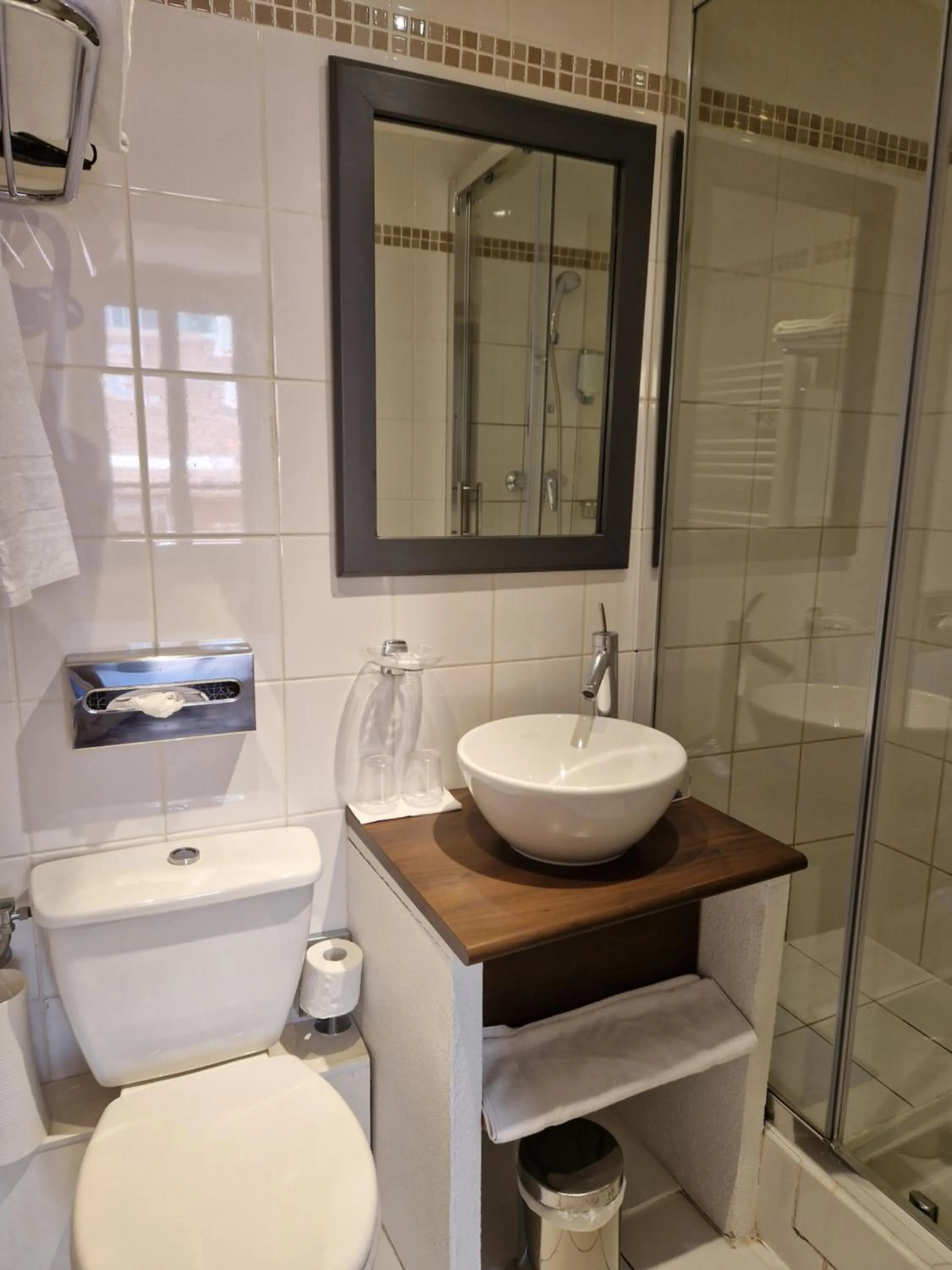 Toilet in Hôtel La Villa Tosca