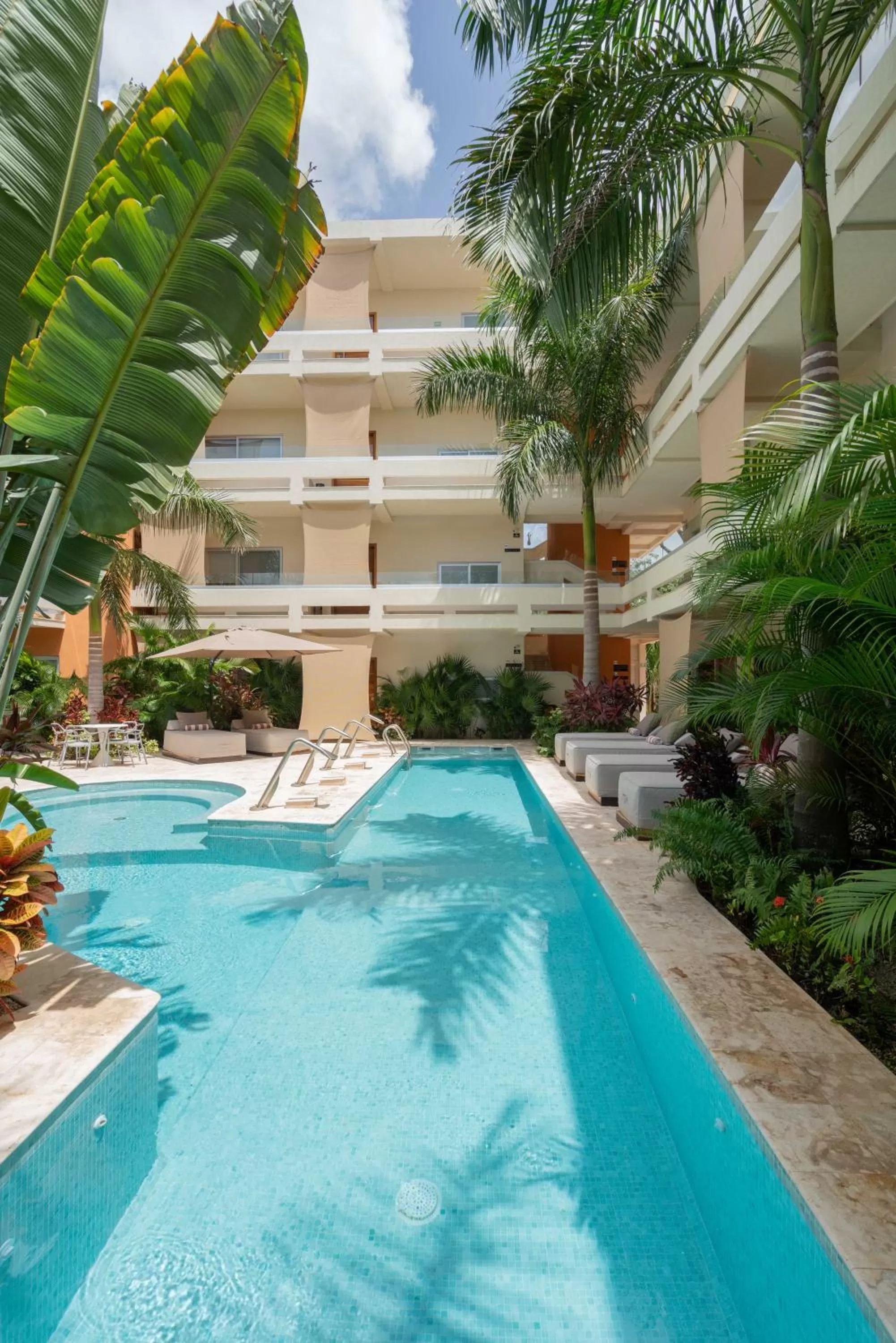 Swimming pool in Valhalla Residences by Biwa