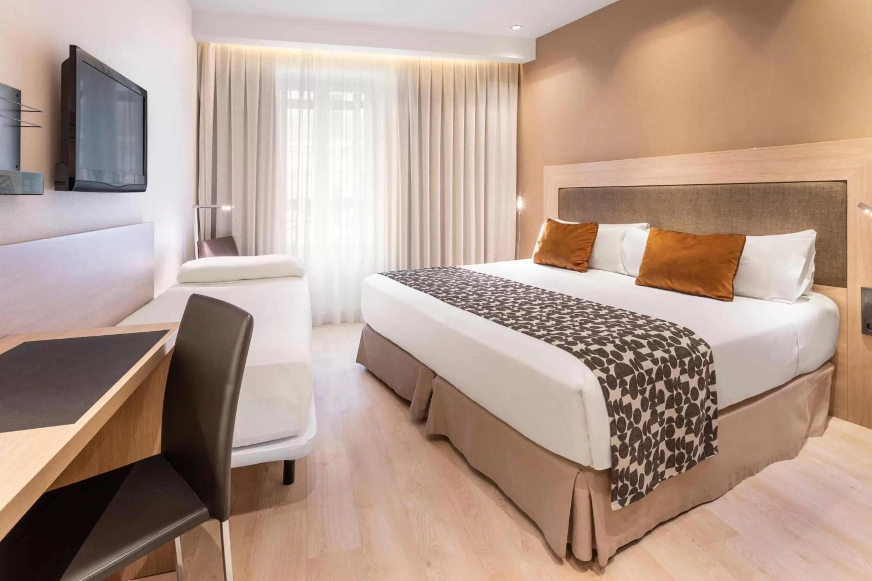 Triple Room in Catalonia Plaza Mayor