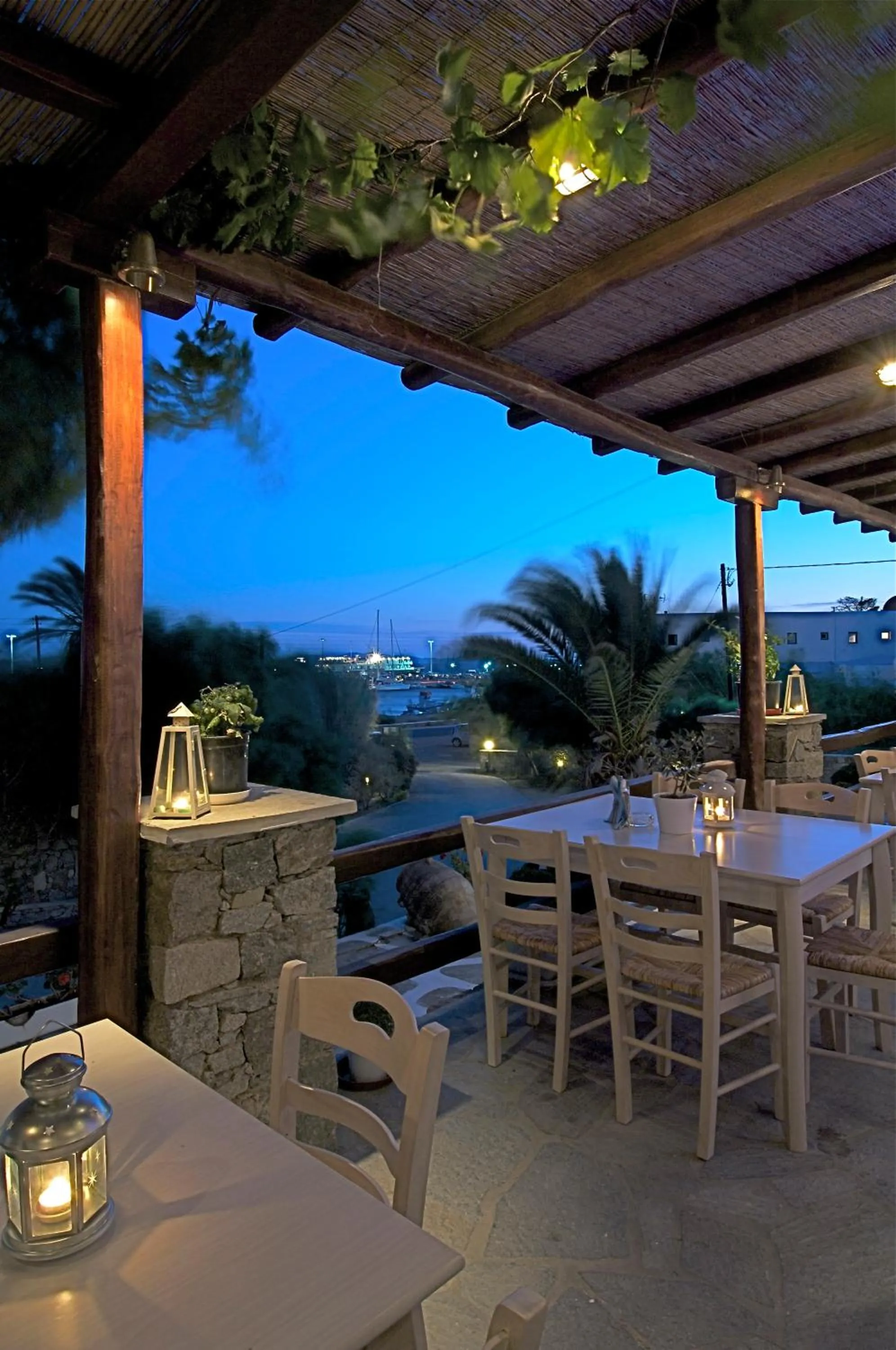 Restaurant/places to eat in Makis Place