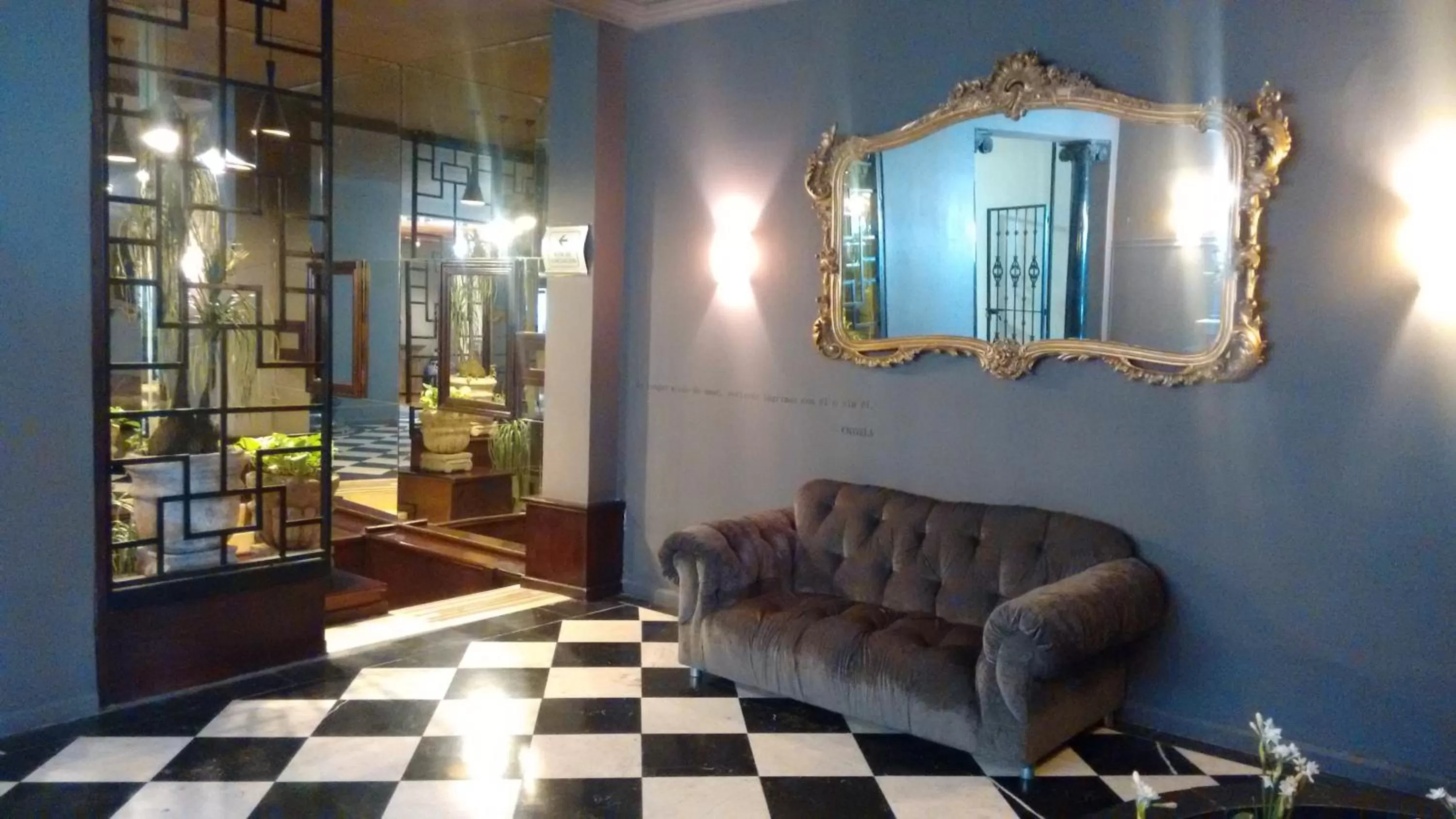 Lounge or bar in Ramada Plaza by Wyndham Leon