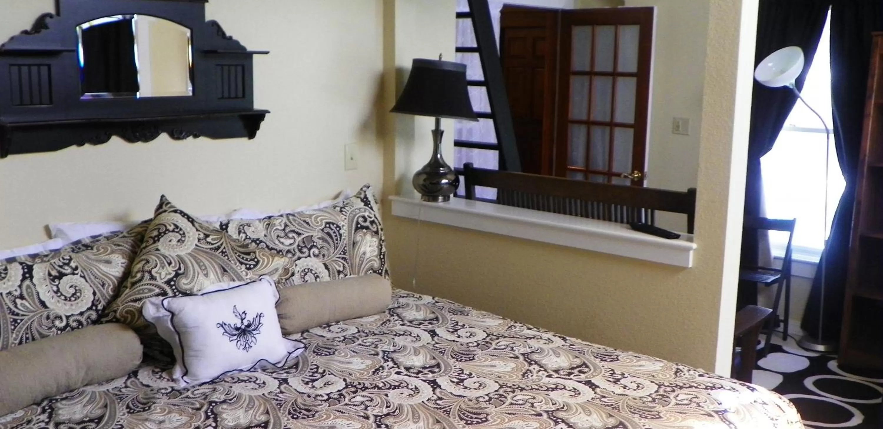 Bed in All Seasons Inn