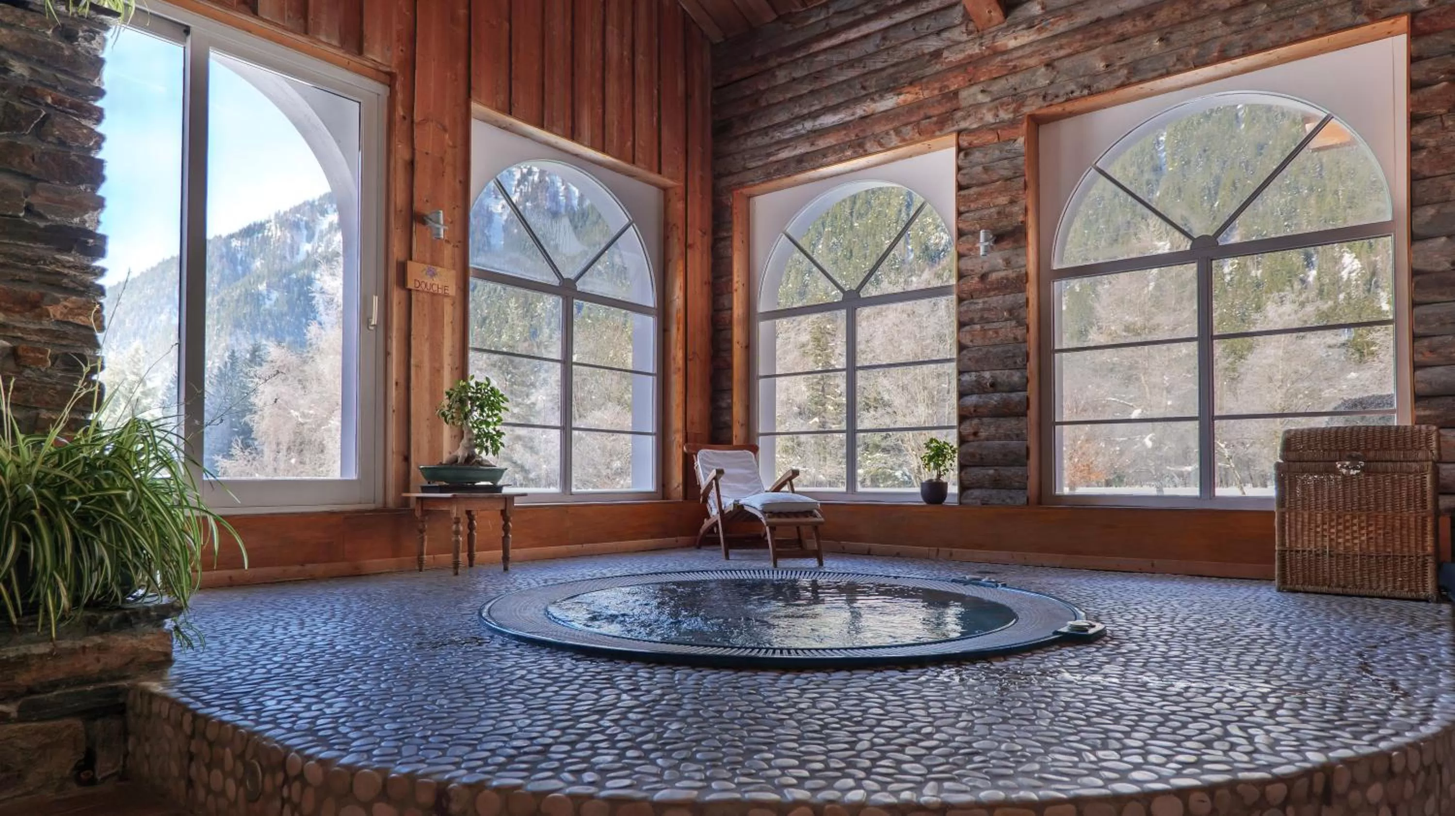 Hot Tub in Hôtel Le Labrador