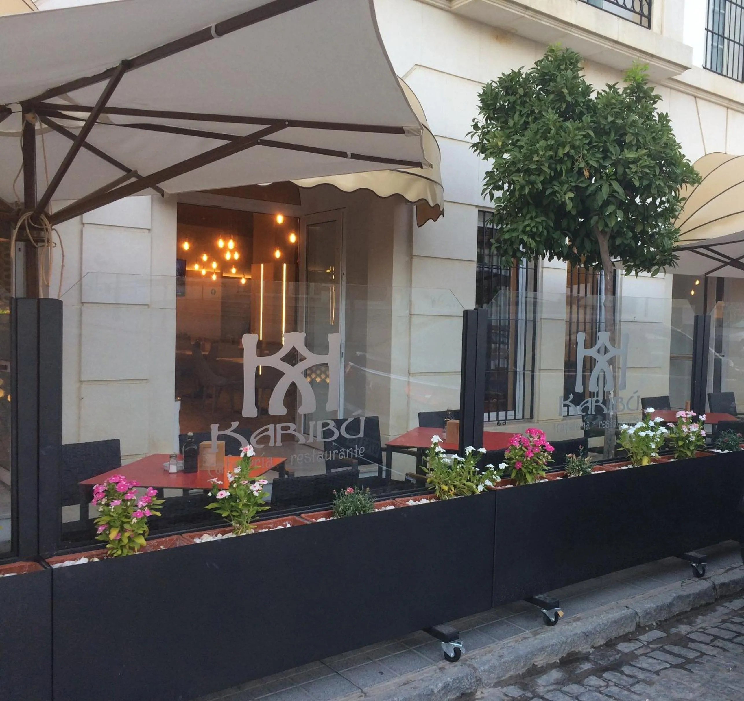 Restaurant/places to eat in Hotel Castillo