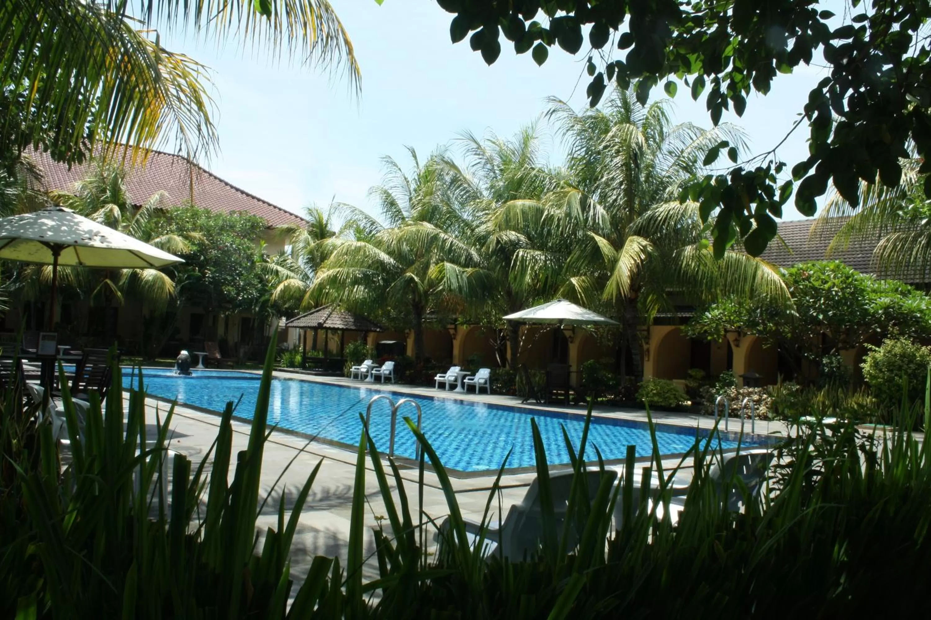 Swimming pool in Lombok Garden Hotel