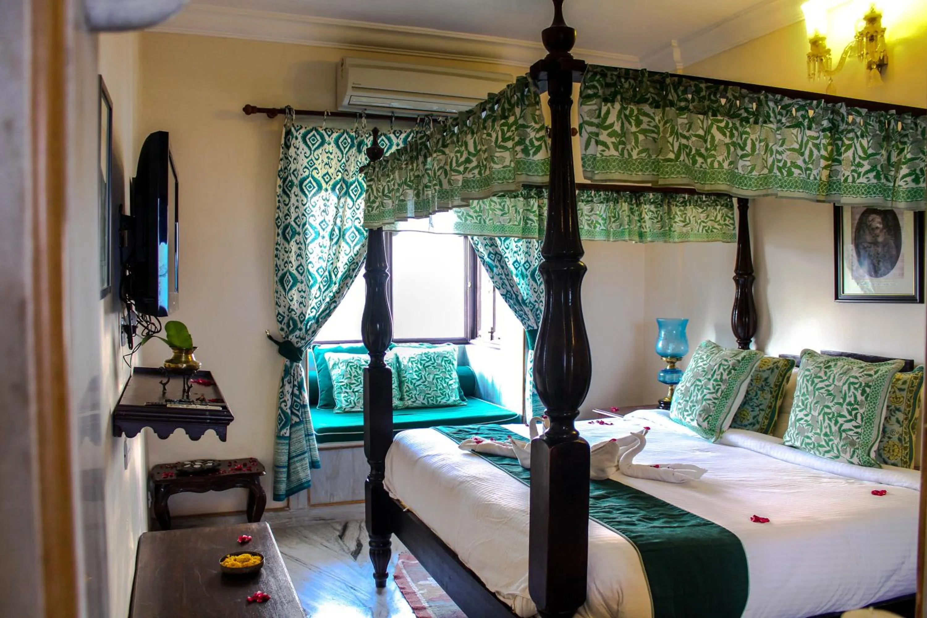 Bedroom, Bed in Hotel Udai Kothi