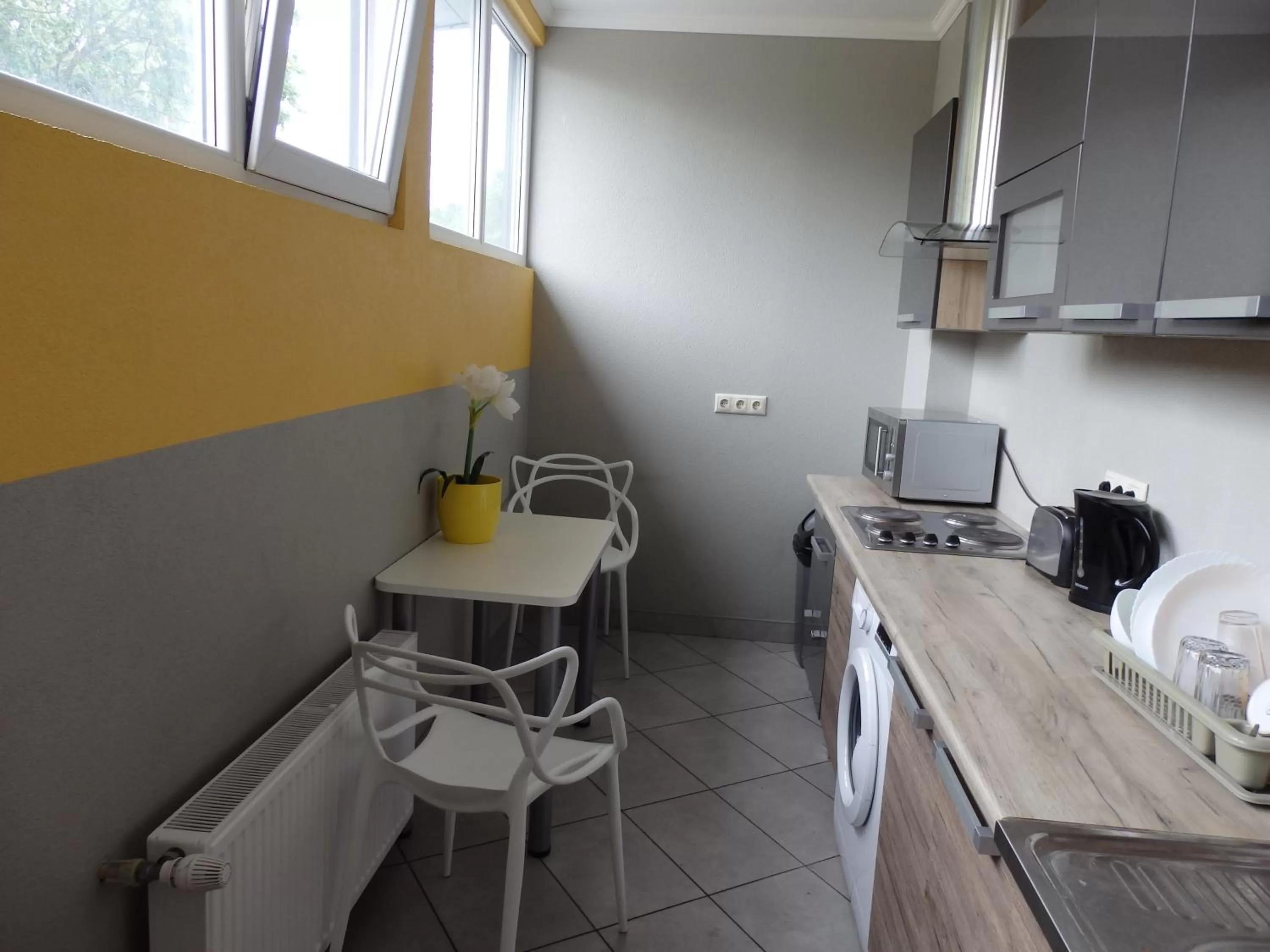 Communal kitchen in Happy Hotel