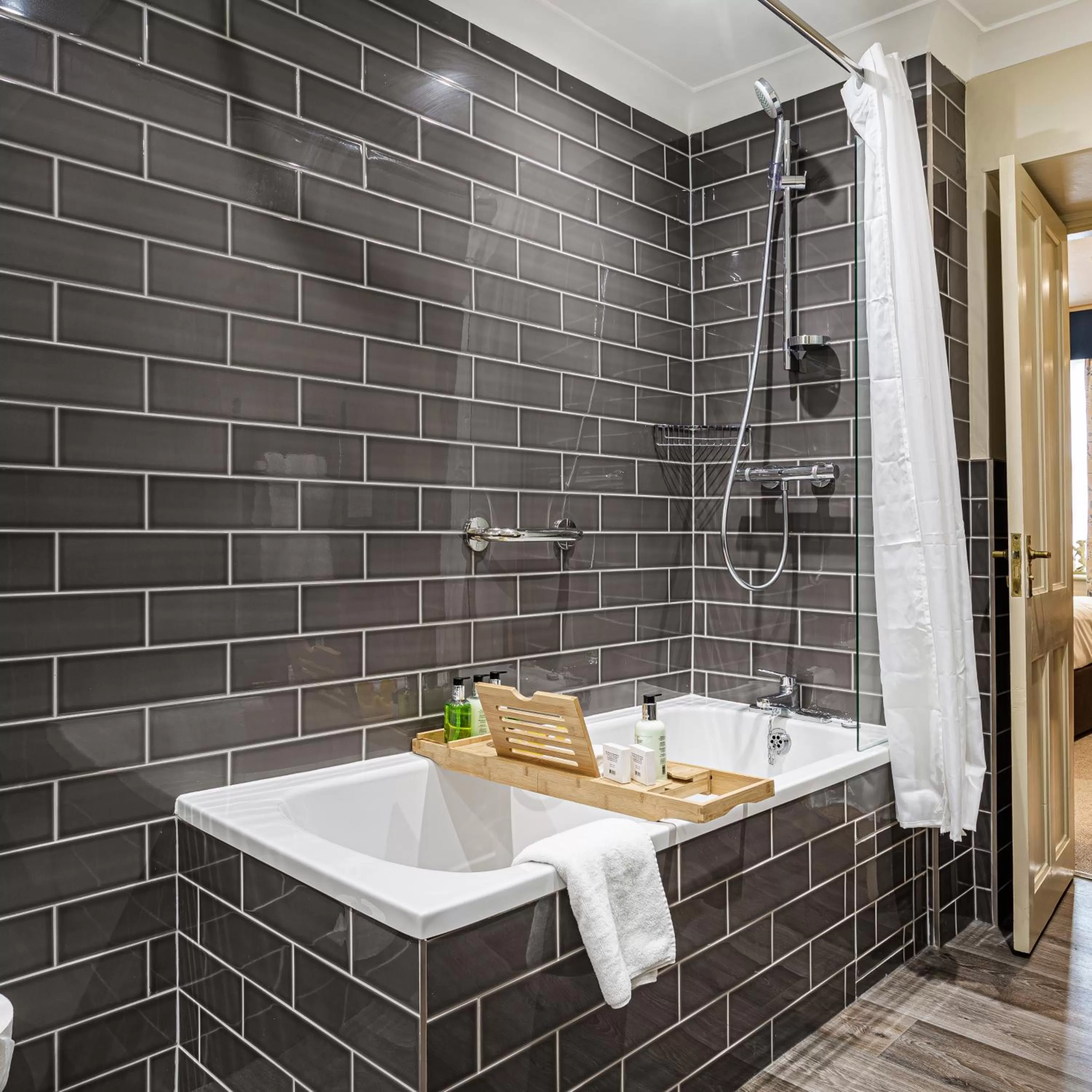 Bathroom in The Castle Hotel, Conwy, North Wales - The Coaching Inn Group