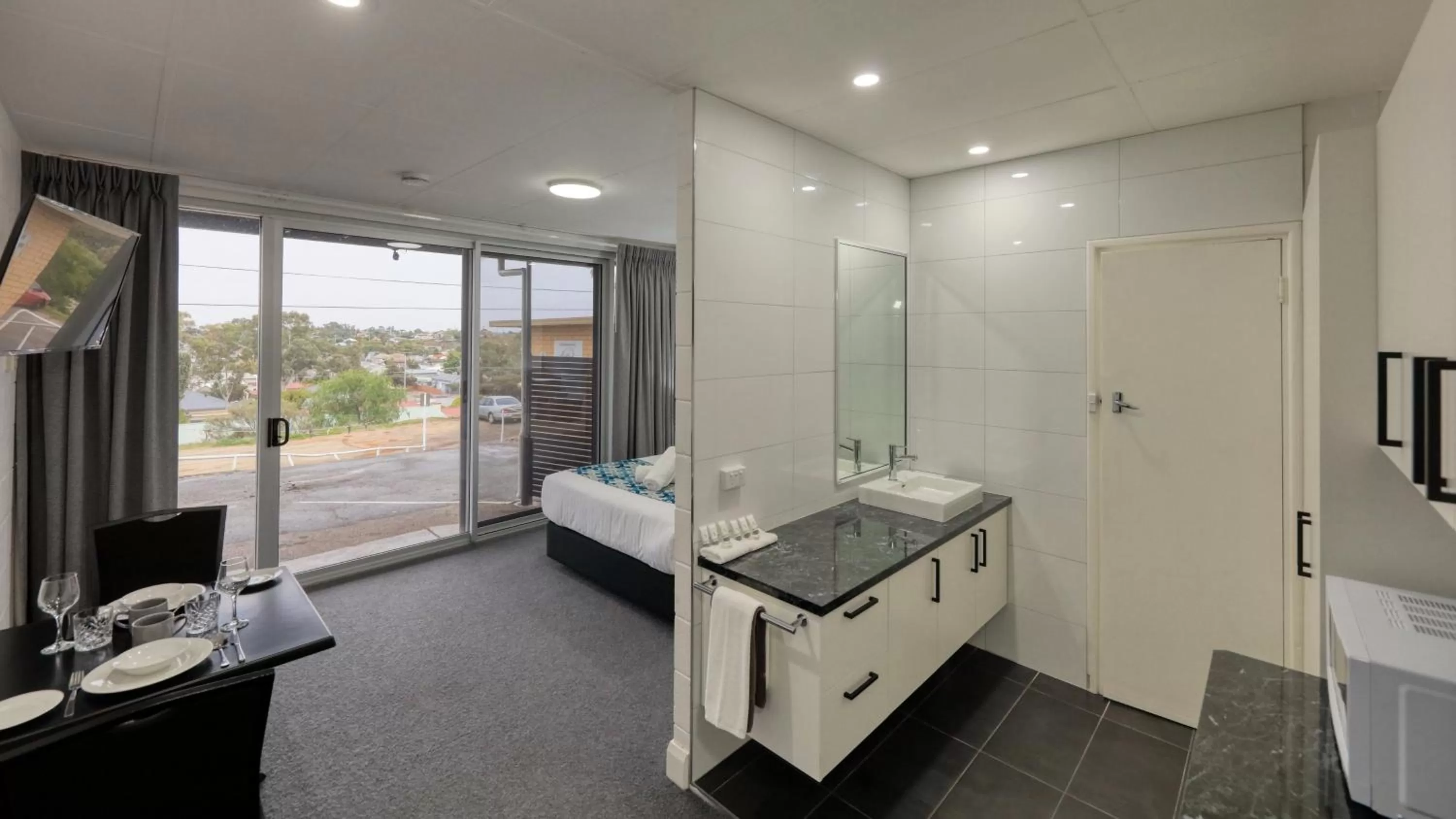 Seating area in Hilltop Motel