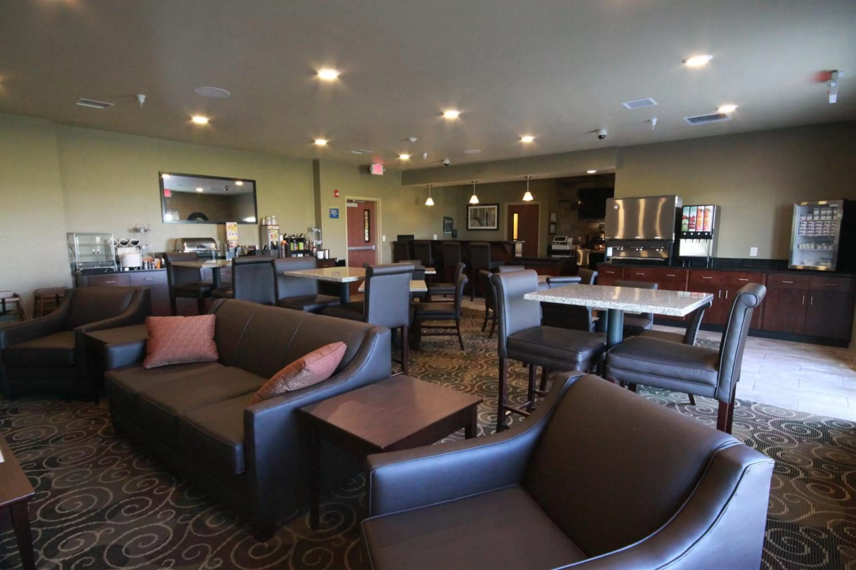Lounge or bar in Cobblestone Hotel & Suites - Devils Lake