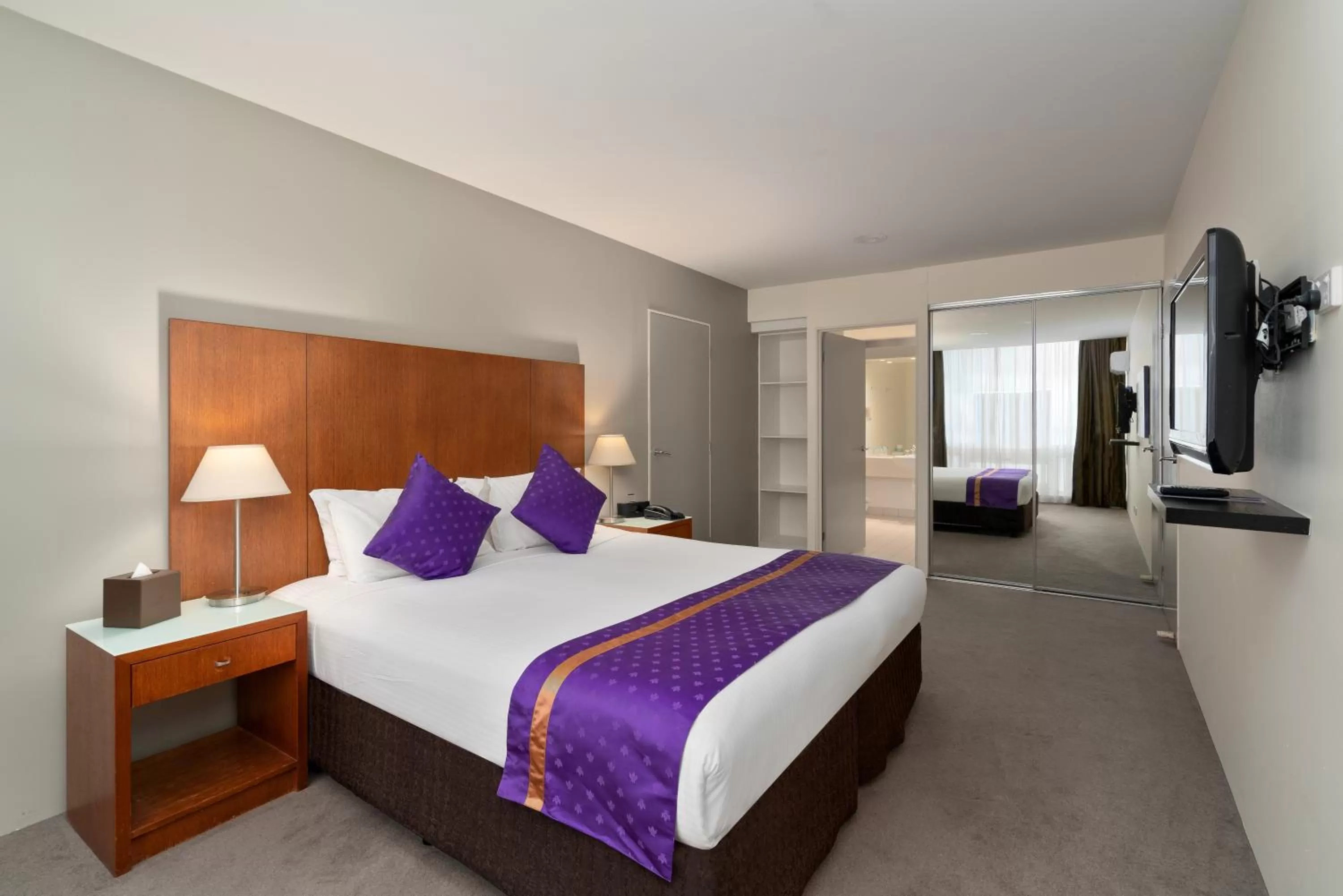 Bed in Park Regis Griffin Suites