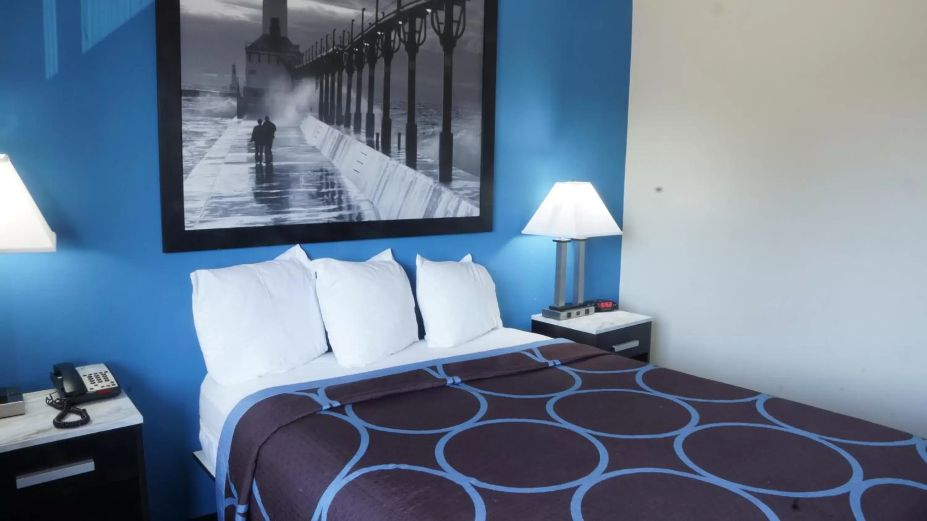 Queen Room - Mobility Access/Non-Smoking in Rodeway Inn Elkhart Queen Room - Mobility Access/Non-Smoking in Rodeway Inn Elkhart