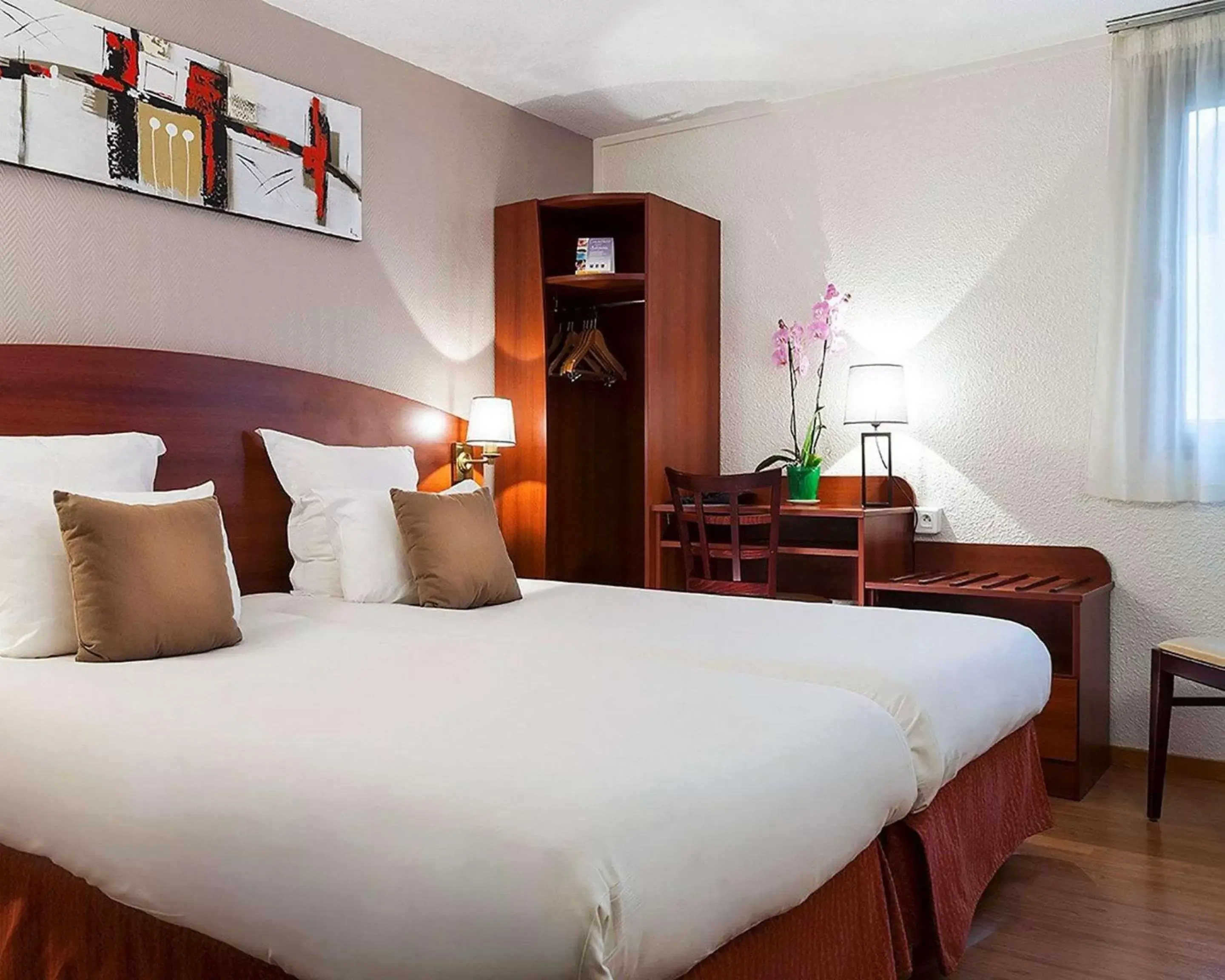 Twin Room with Air Conditioning - Non Smoking in Hôtel des Arcades de Cachan - Grand Paris Sud Twin Room with Air Conditioning - Non Smoking in Hôtel des Arcades de Cachan - Grand Paris Sud