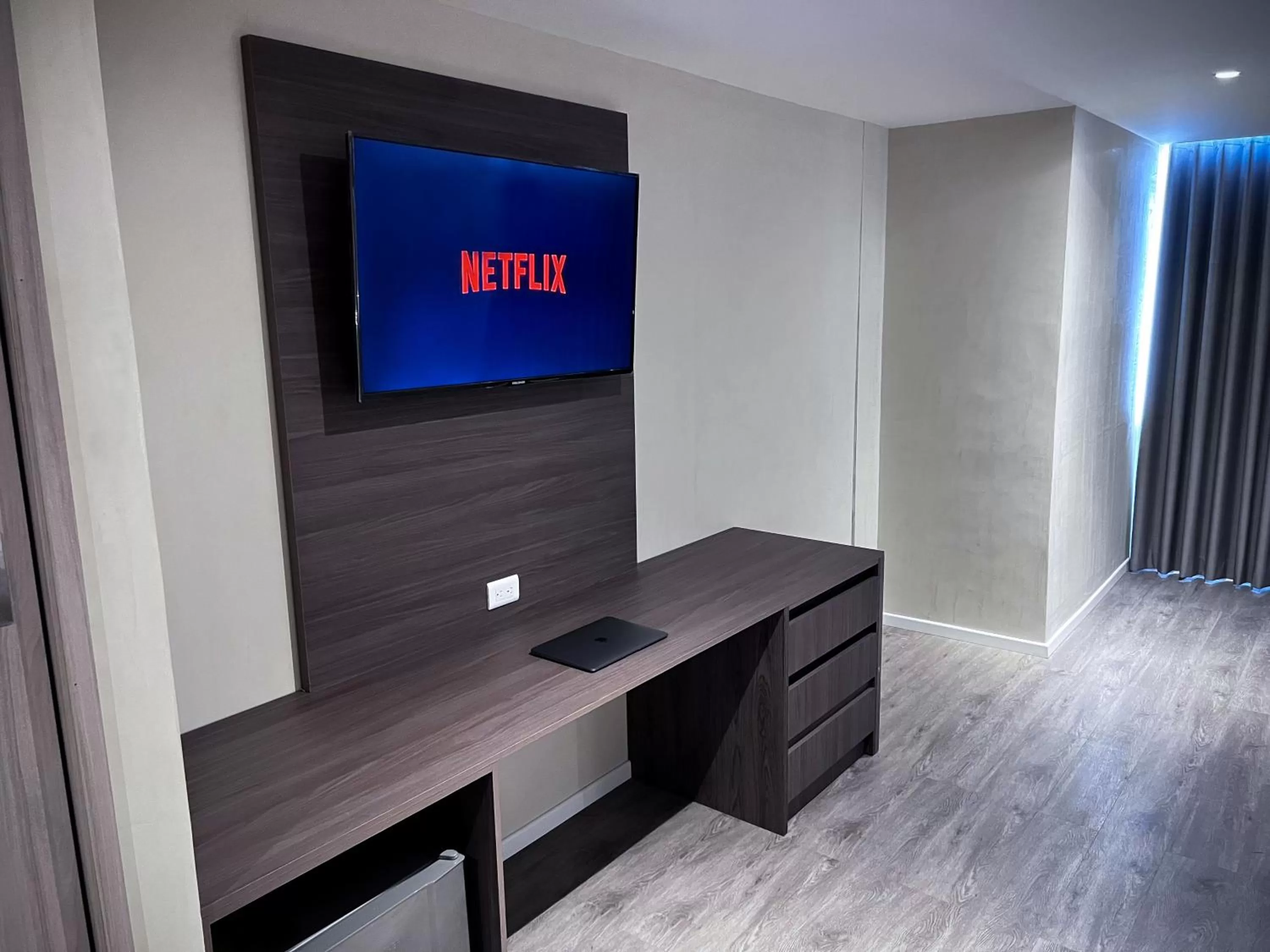 TV and multimedia, TV/Entertainment Center in Eslait Hotel & Apartamentos