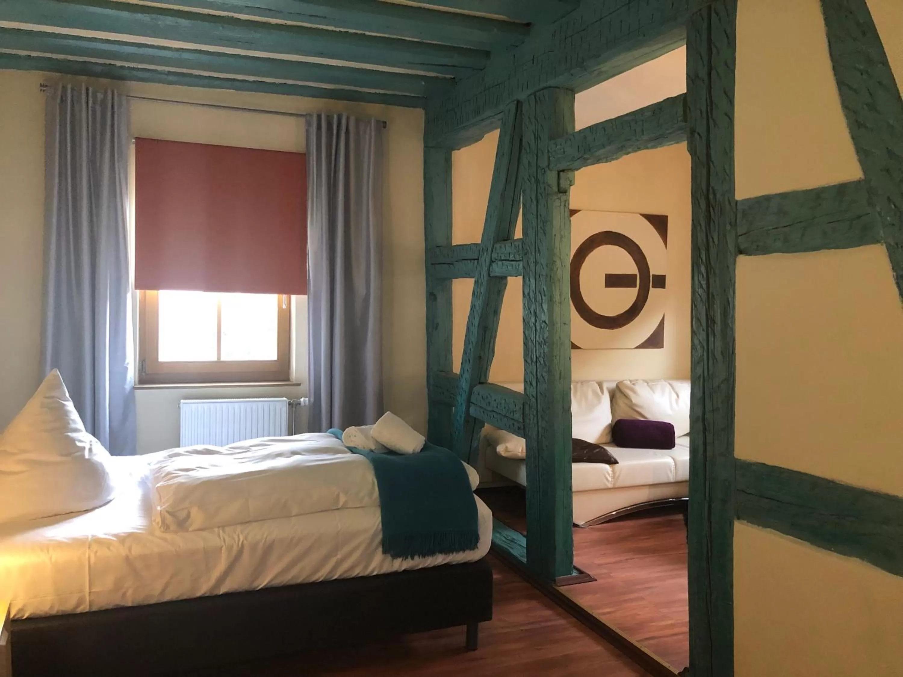 Bed in Hotel Zum Kastanienbaum