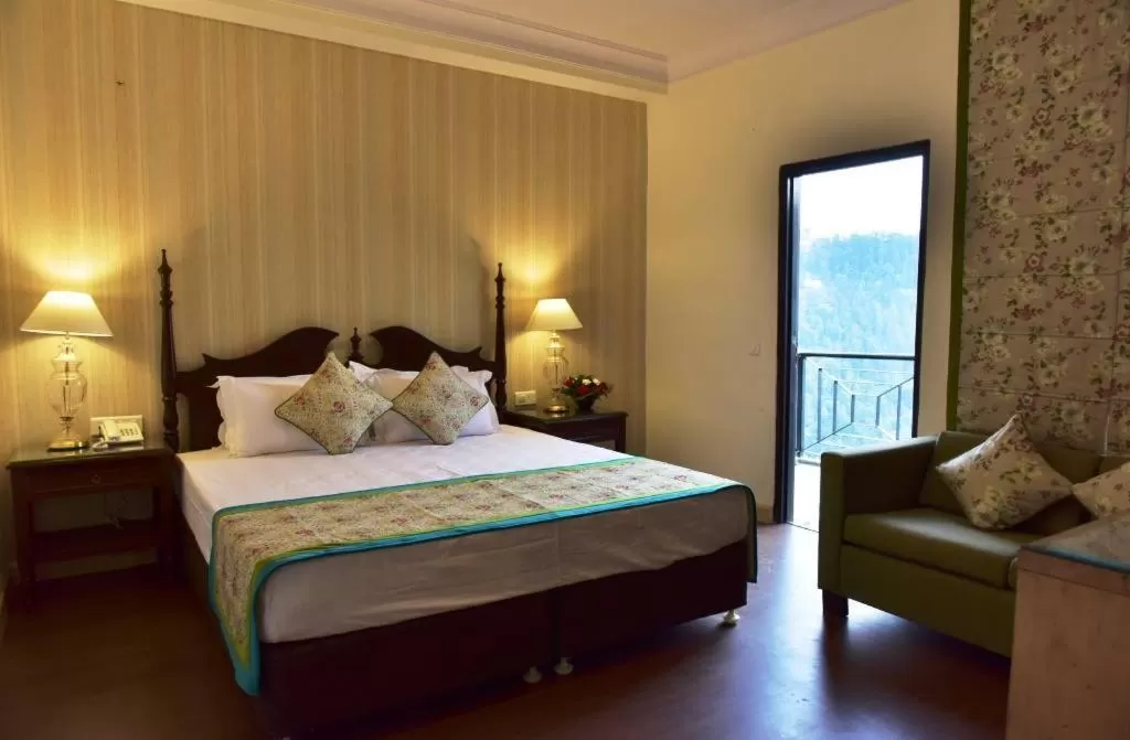 Photo of the whole room, Bed in The Oaktree House