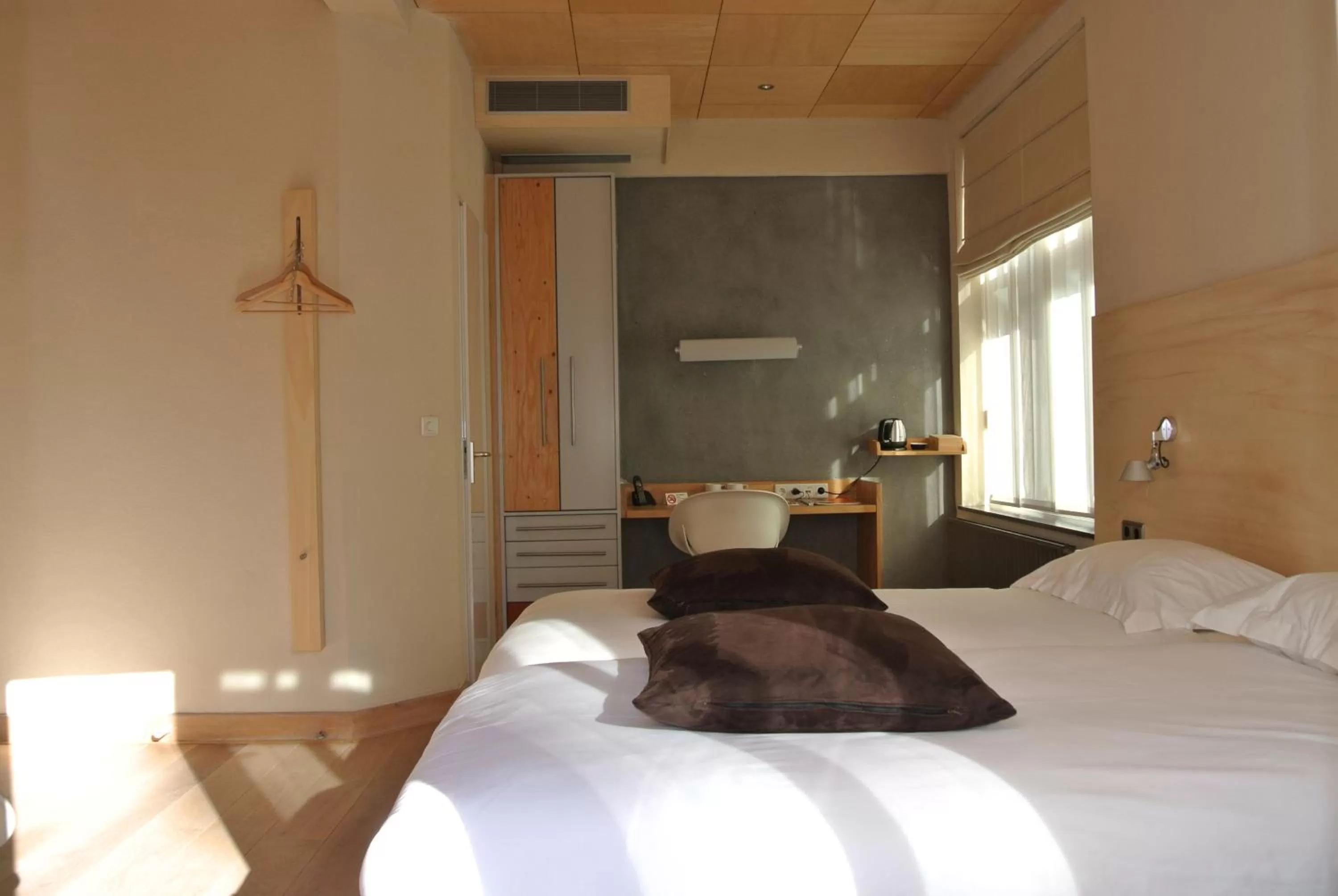 Photo of the whole room, Bed in Asgard Hotel