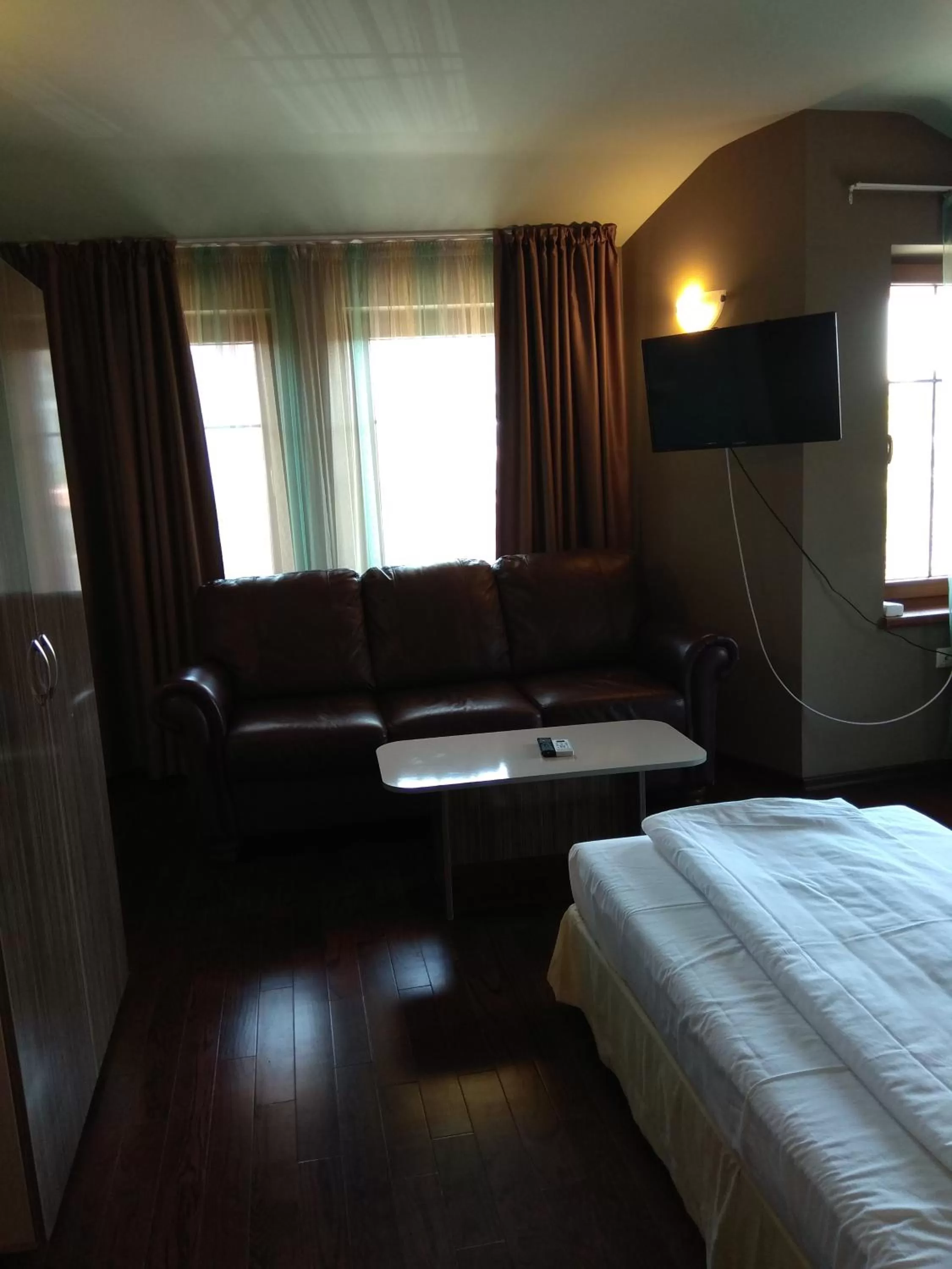 Roots Hotel and Wine Bar