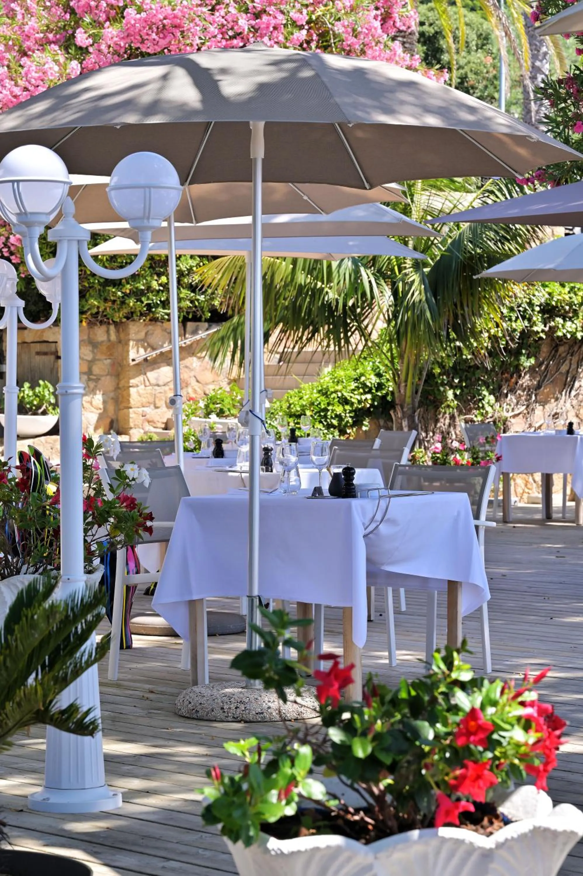 Patio in Hôtel Restaurant Dolce Vita